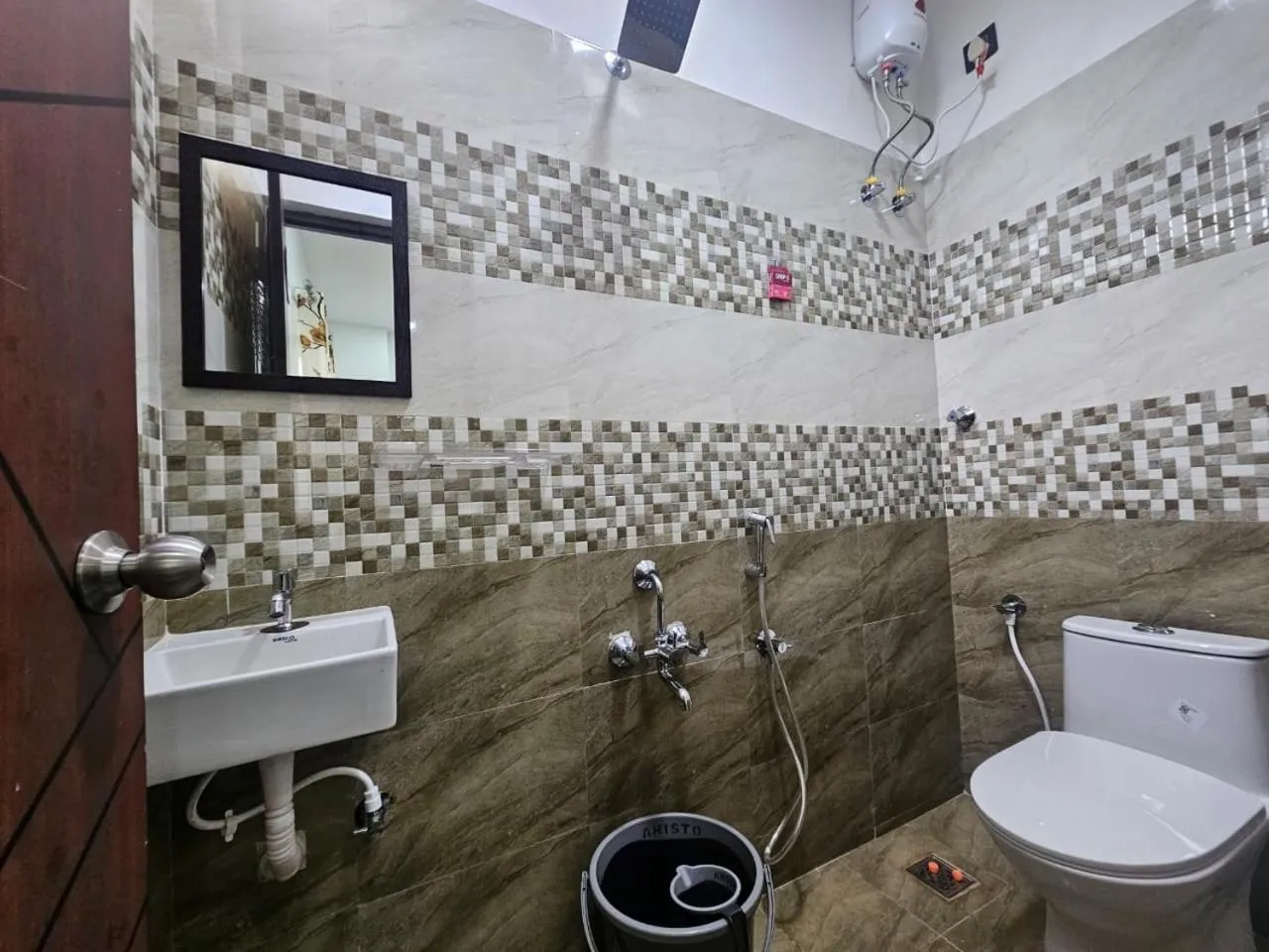 Bathroom in MetroResidency com