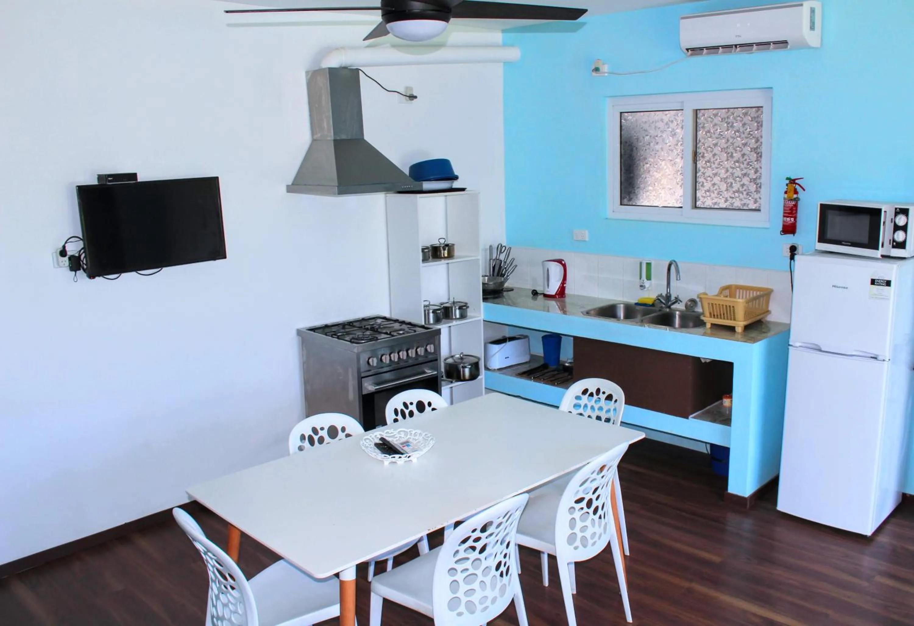 Kitchen or kitchenette in Blue West Villas