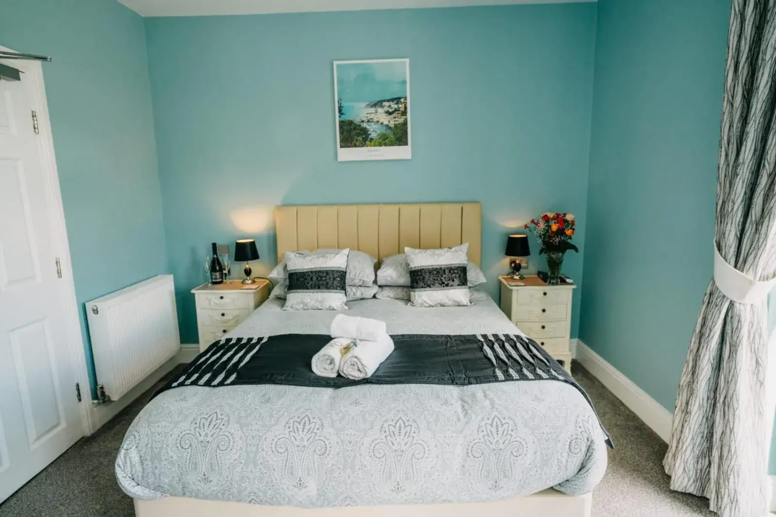 Standard Double Room with view and balcony in OYO Minerva Guesthouse Standard Double Room with view and balcony in OYO Minerva Guesthouse