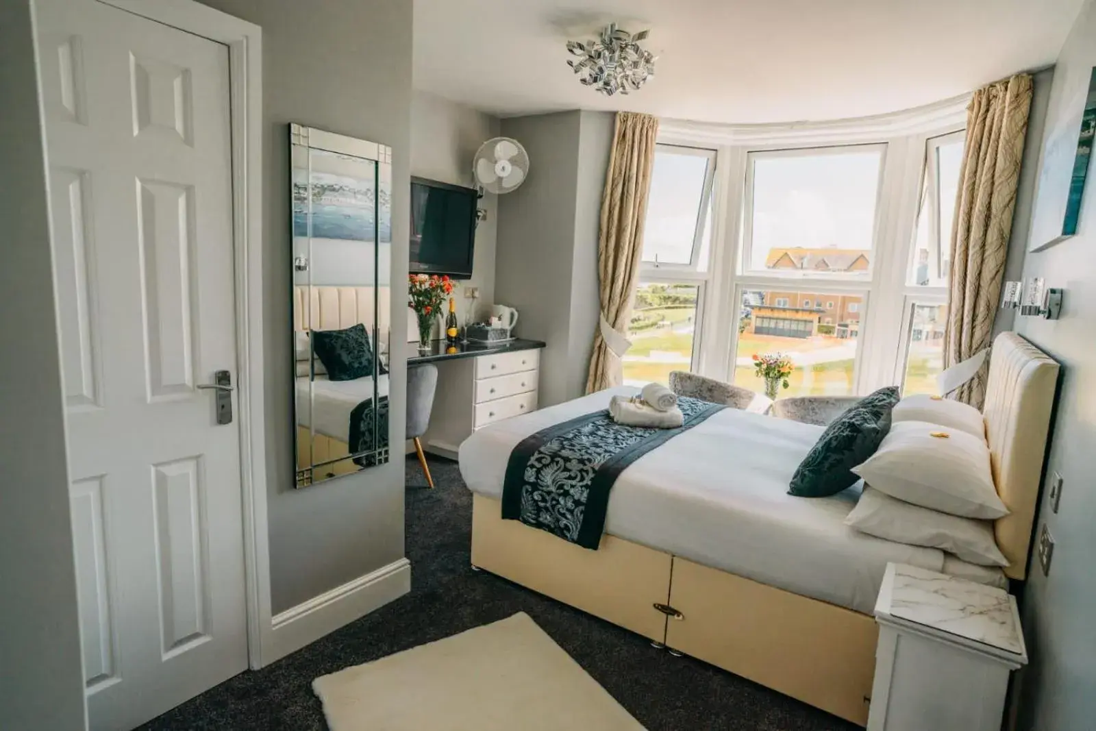 Bed in OYO Minerva Guesthouse Bed in OYO Minerva Guesthouse