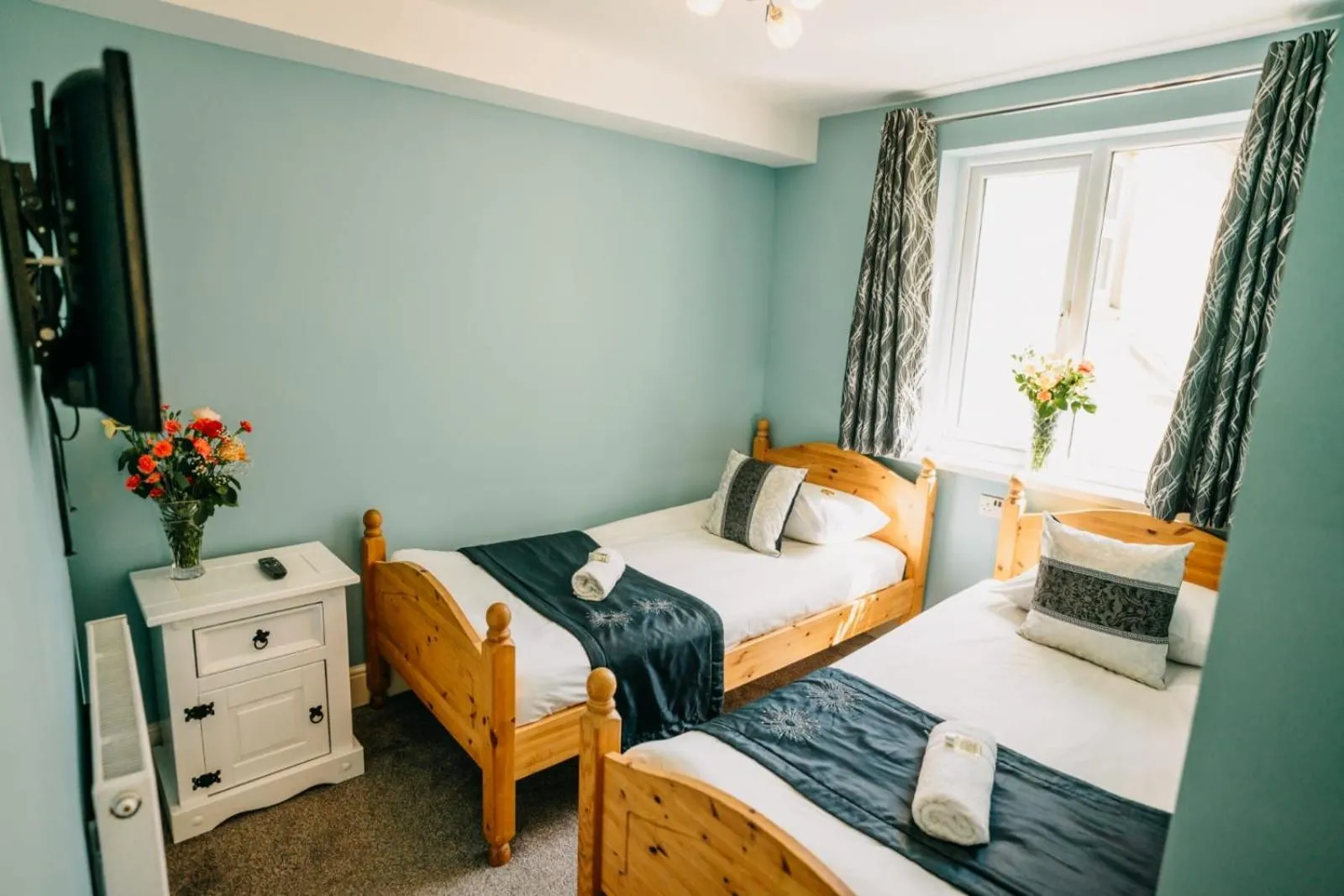 Bed in OYO Minerva Guesthouse