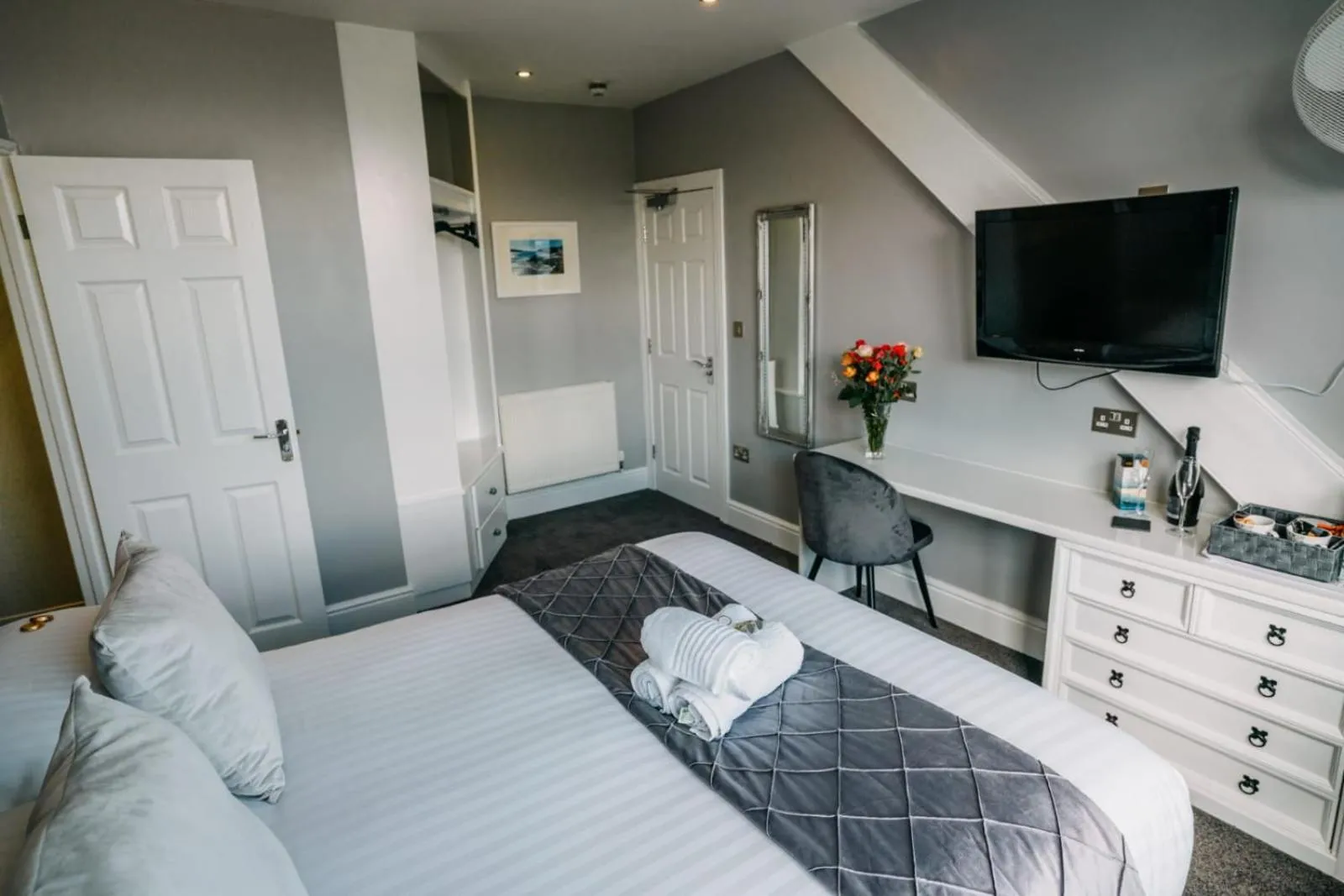 Bedroom, Bed in OYO Minerva Guesthouse