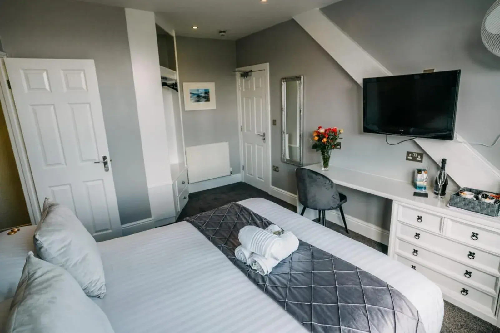 Bedroom, Bed in OYO Minerva Guesthouse Bedroom, Bed in OYO Minerva Guesthouse