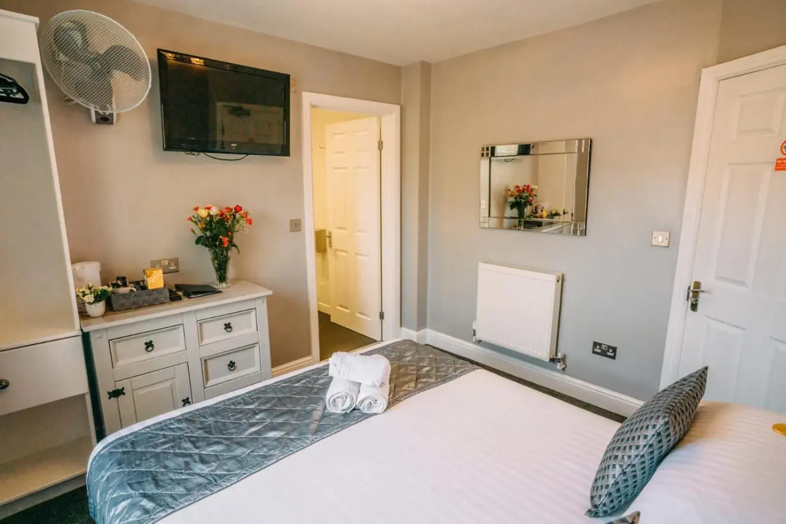 Bedroom, Bed in OYO Minerva Guesthouse Bedroom, Bed in OYO Minerva Guesthouse