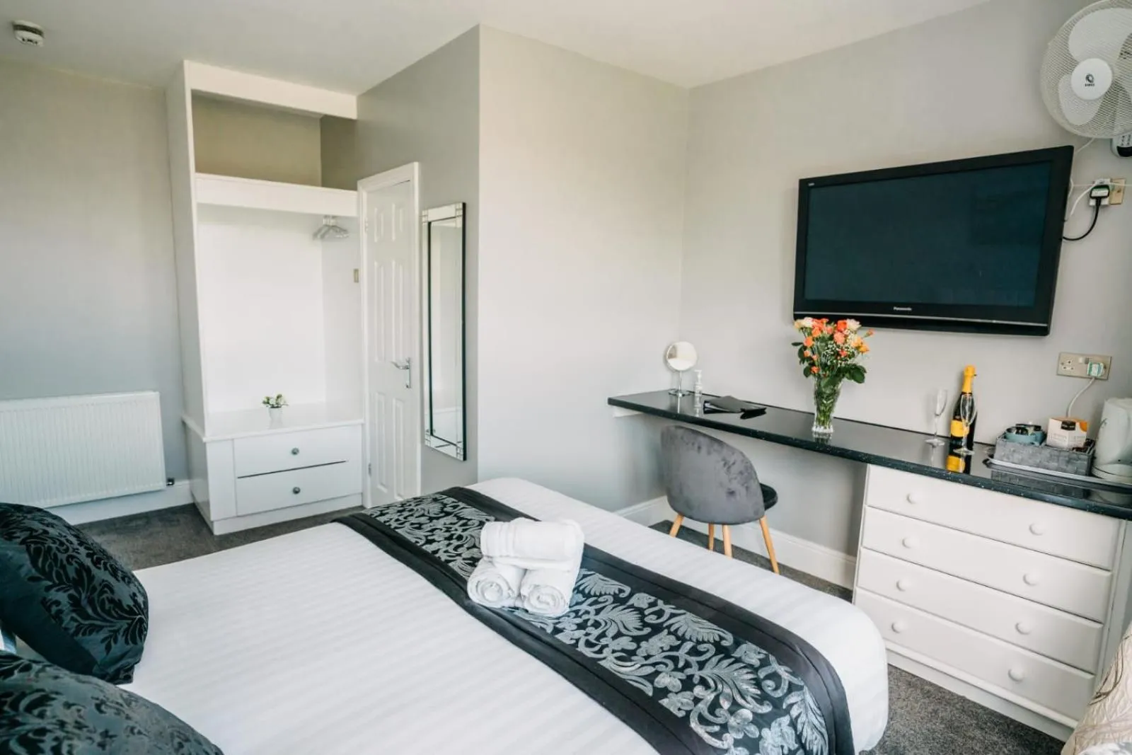 Bedroom, Bed in OYO Minerva Guesthouse