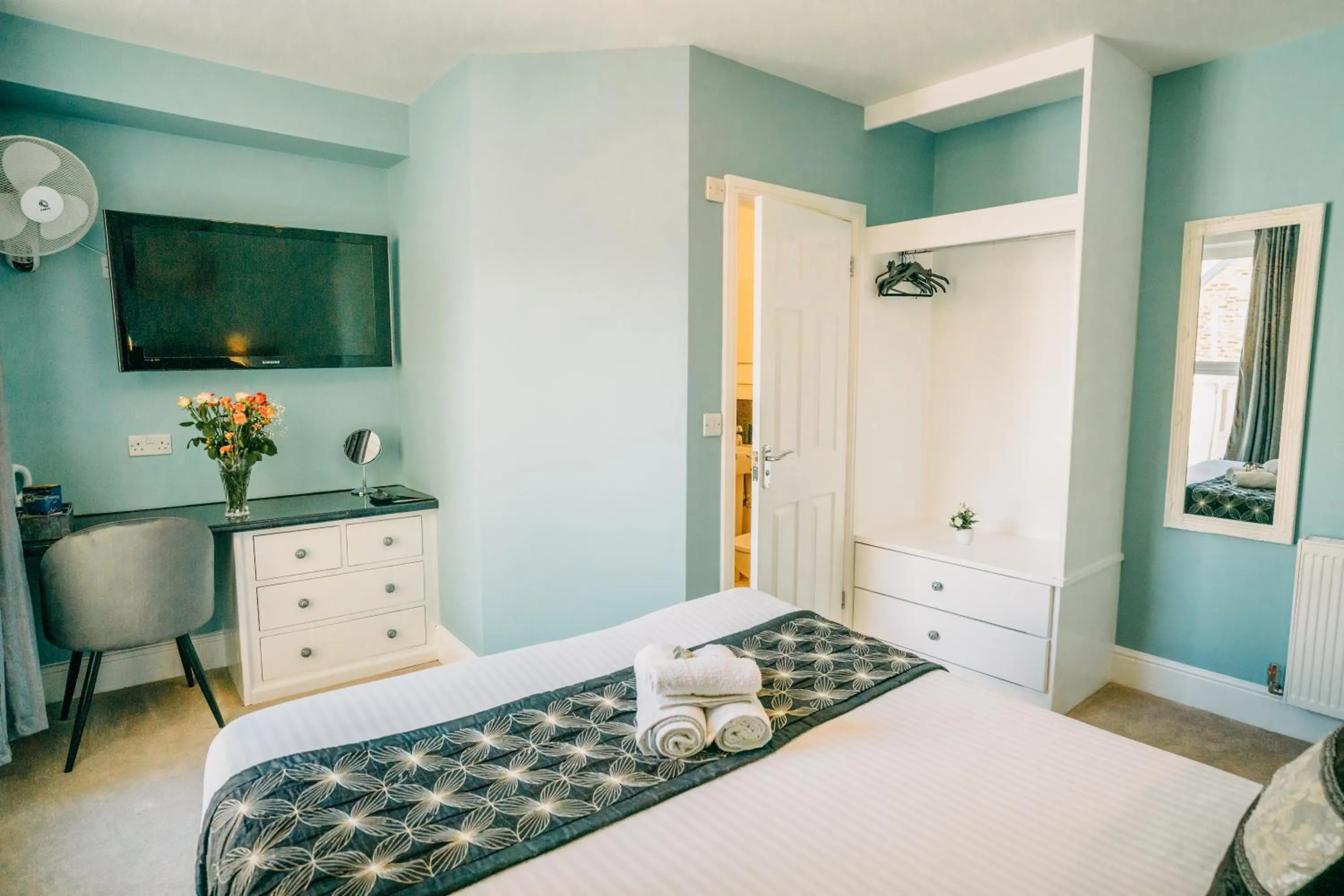 Bedroom, Bed in OYO Minerva Guesthouse