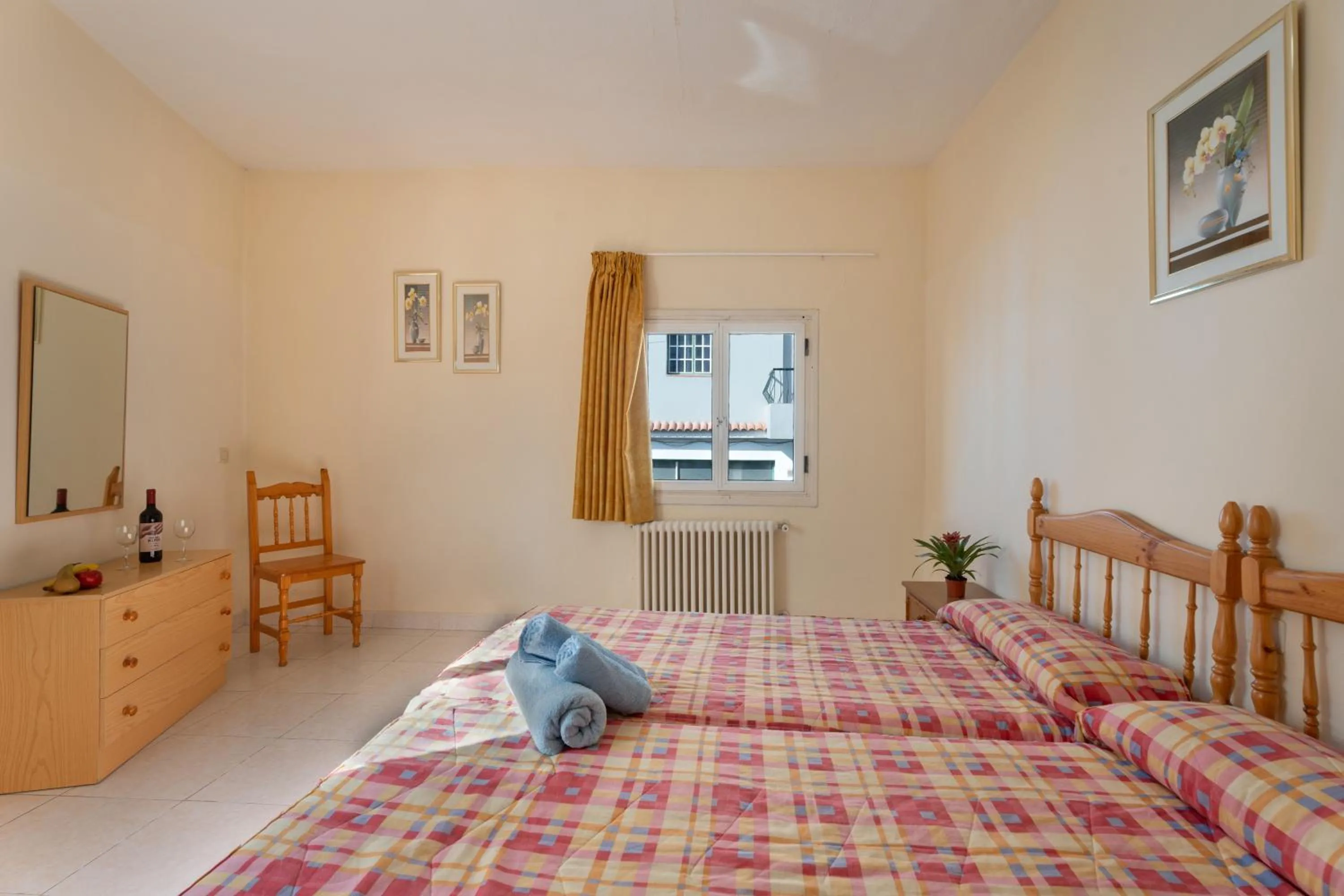 Property building, Bed in Hotel Germán