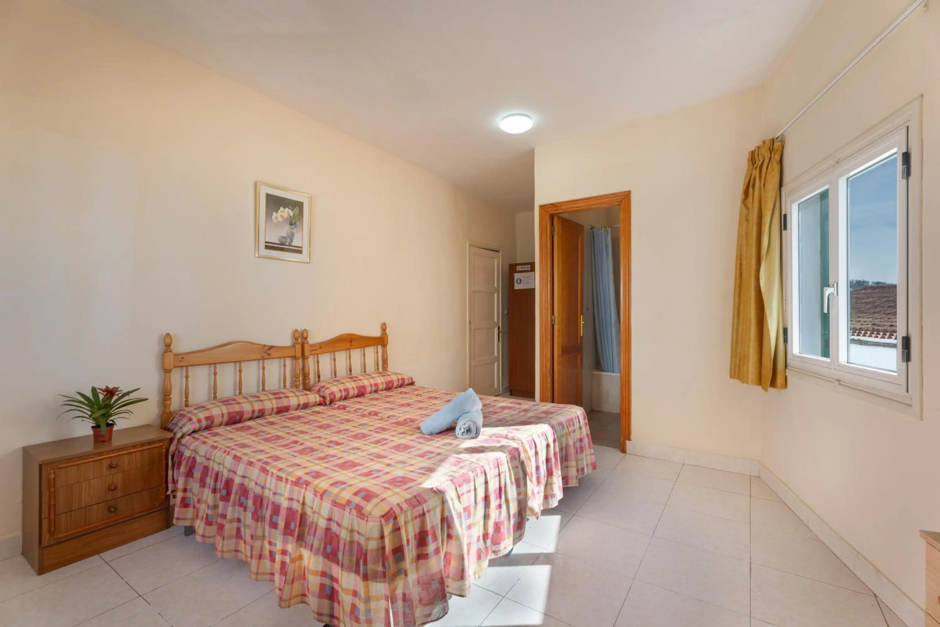 Living room, Bed in Hotel Germán