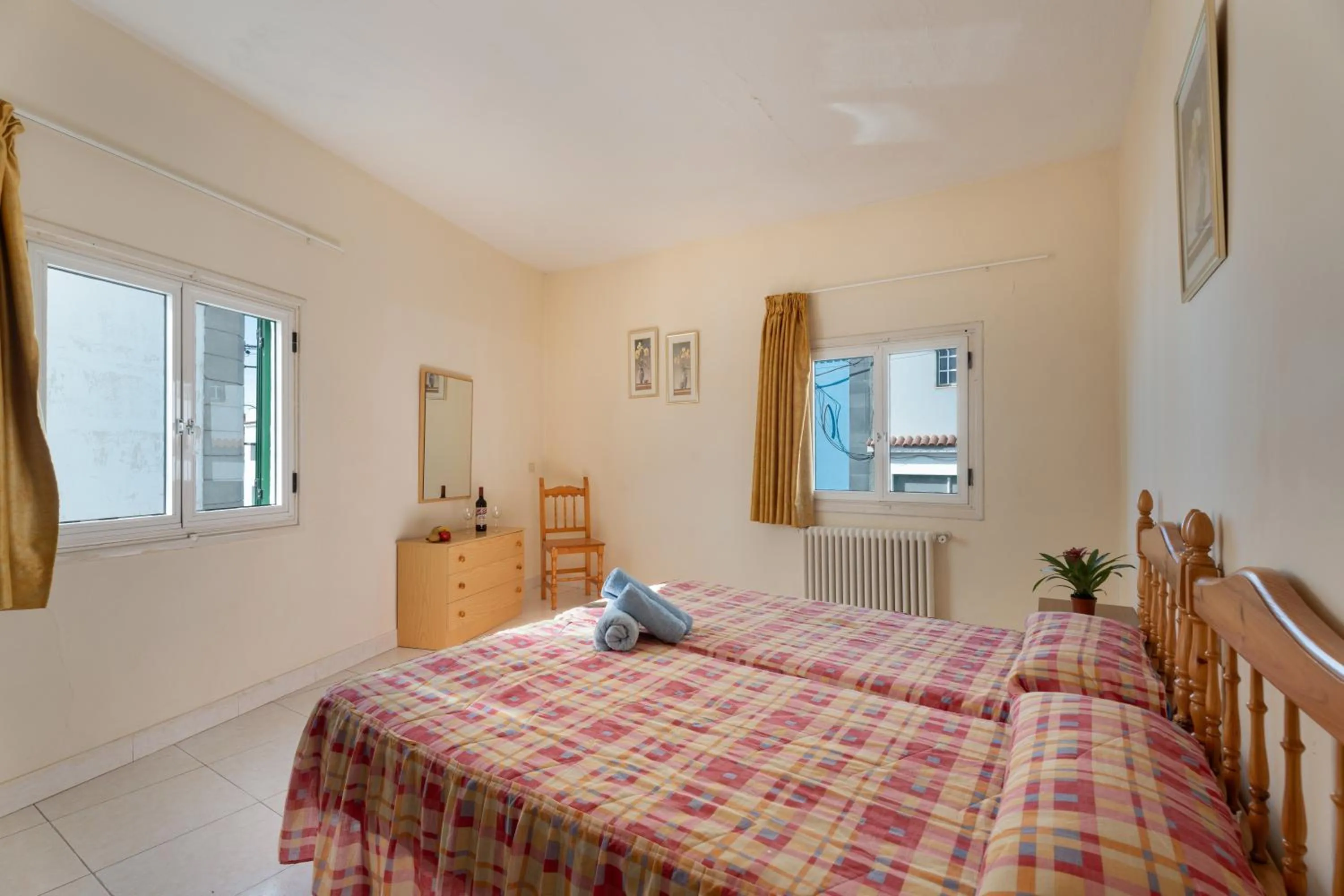 Property building, Bed in Hotel Germán