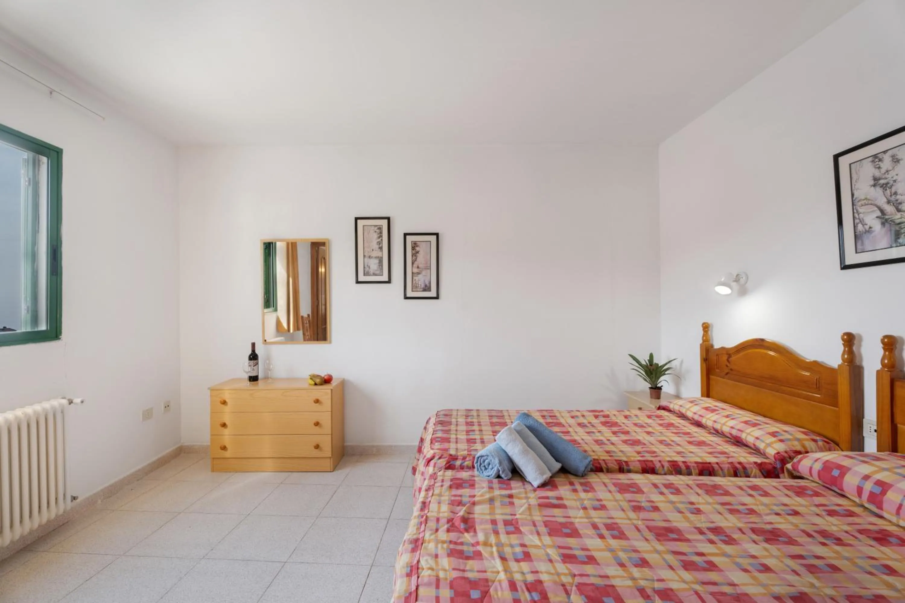 Living room, Bed in Hotel Germán