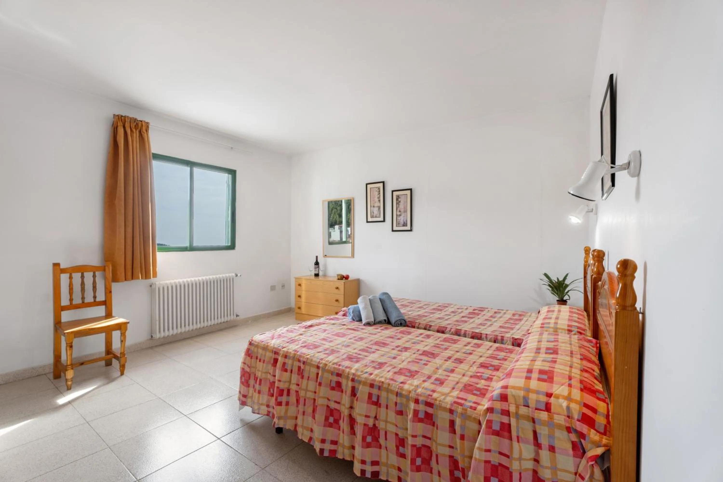 Property building, Bed in Hotel Germán