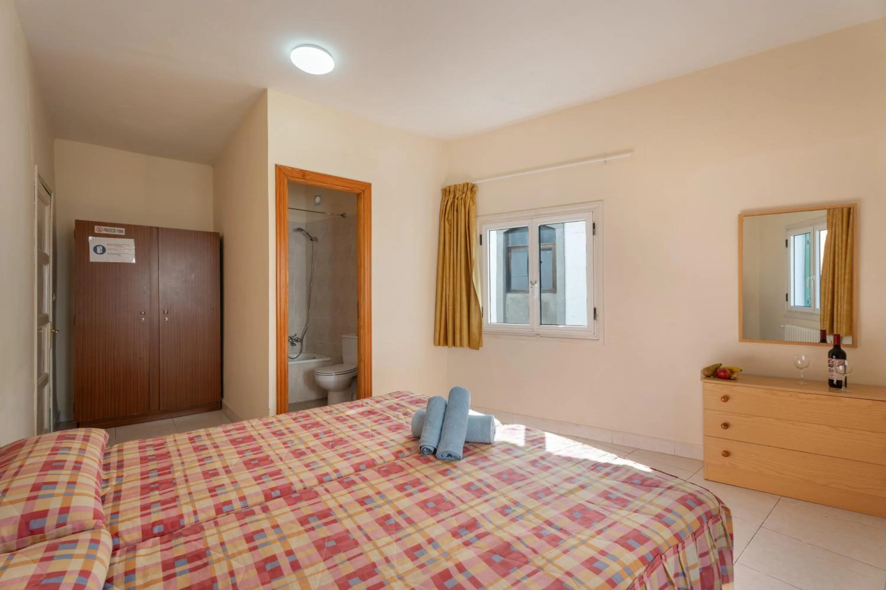 Living room, Bed in Hotel Germán