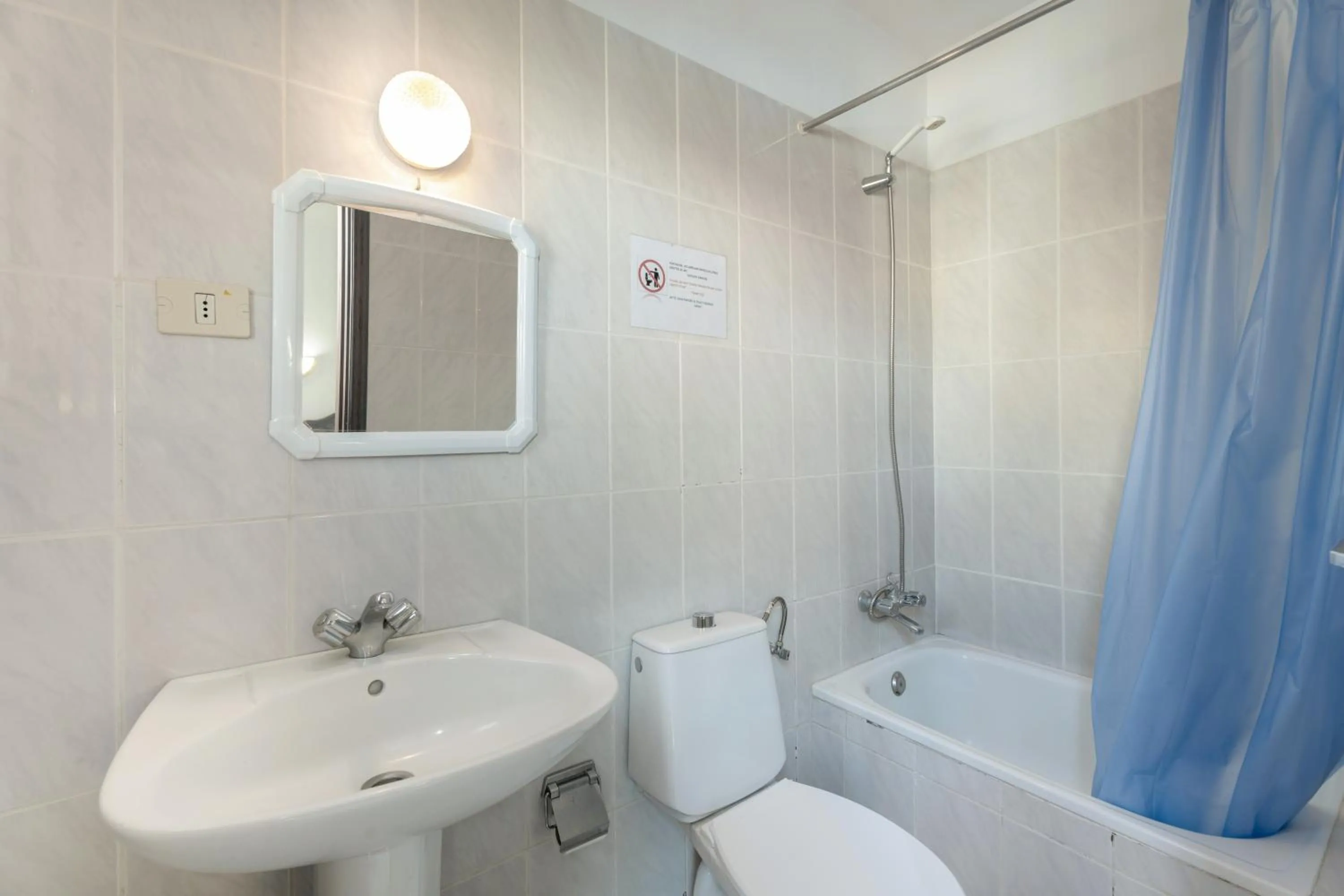 Bathroom in Hotel Germán