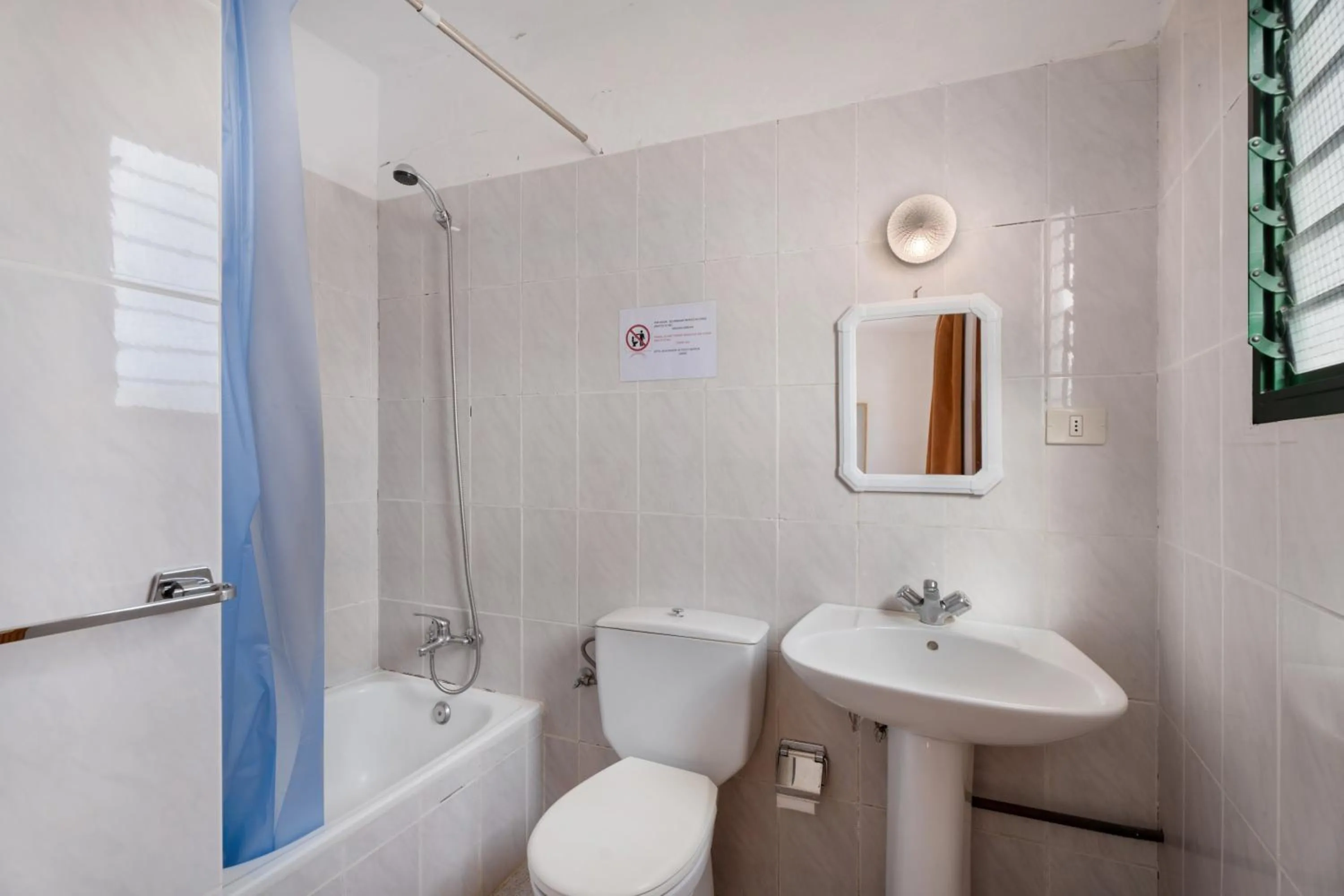 Bathroom in Hotel Germán