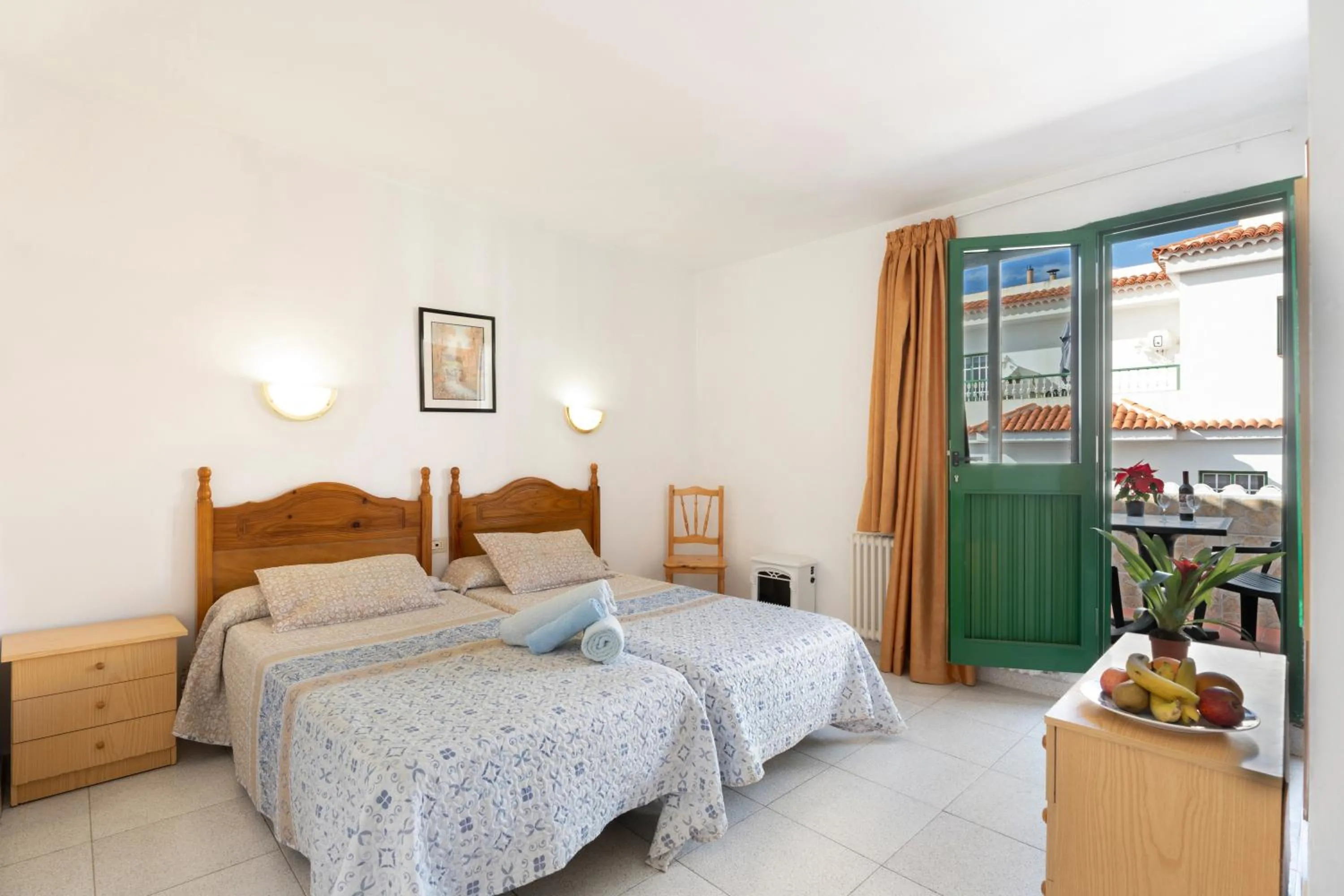 Living room, Bed in Hotel Germán