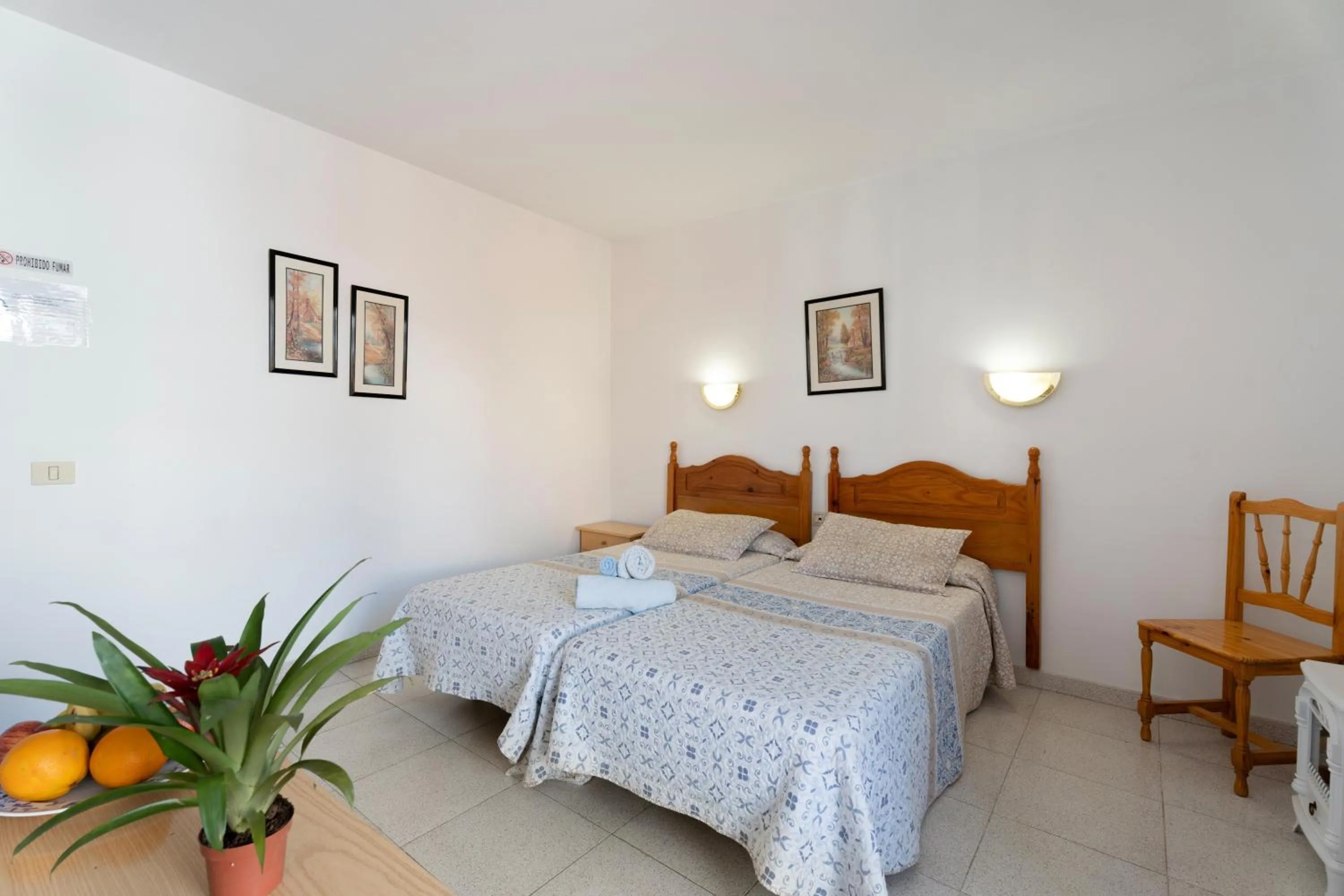 Living room, Bed in Hotel Germán
