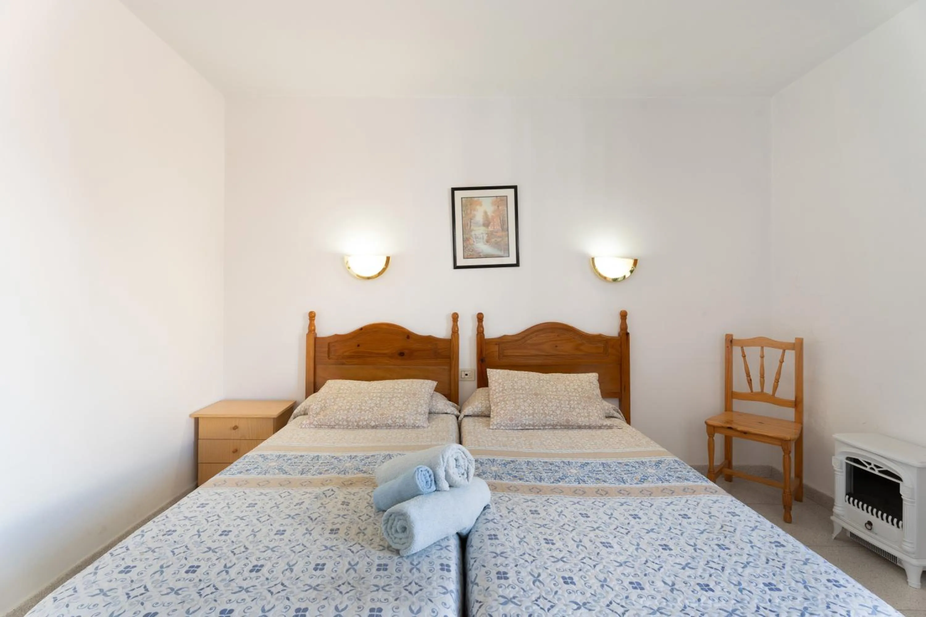 Property building, Bed in Hotel Germán