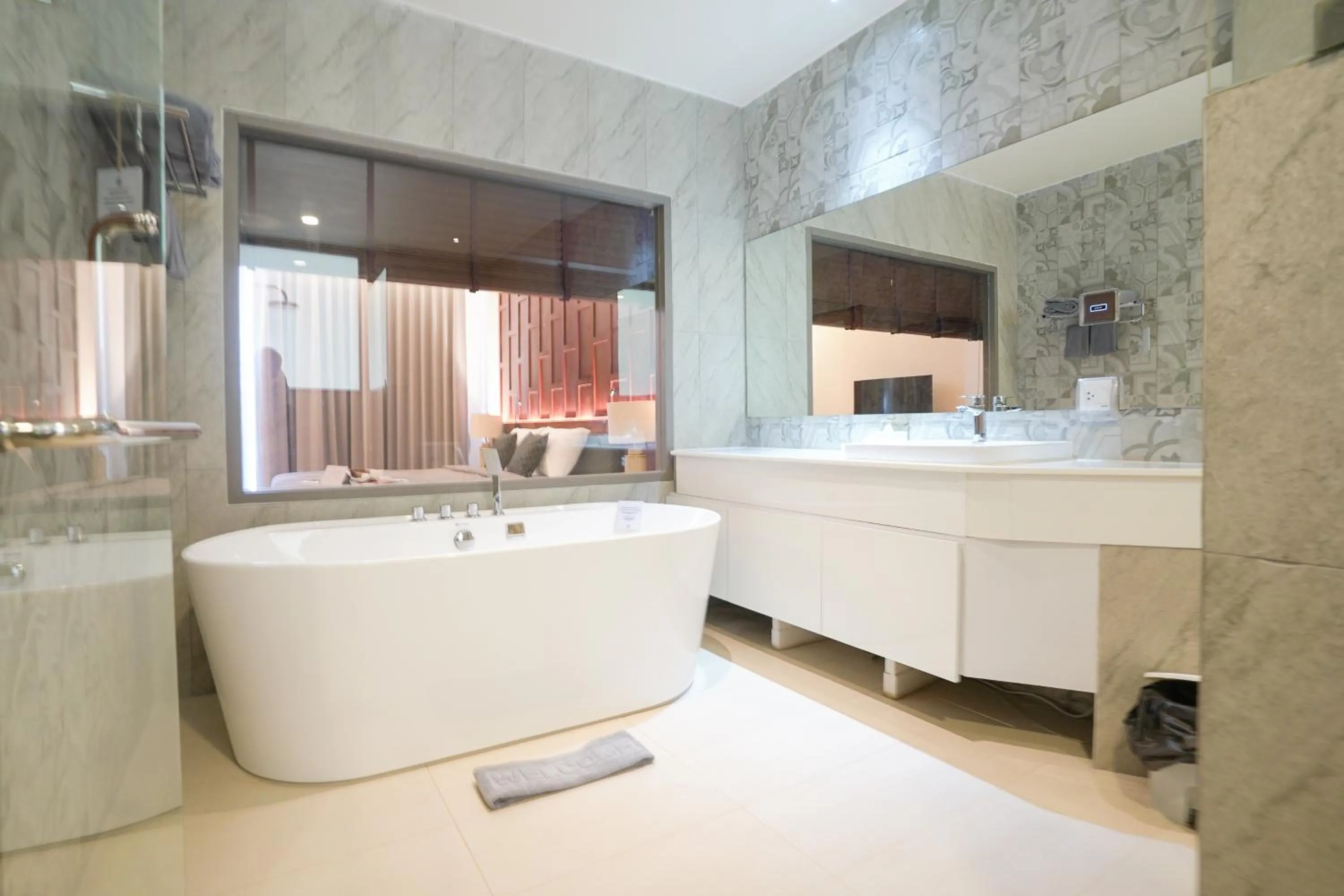 Koh Talu On Shore Hotel & Resort