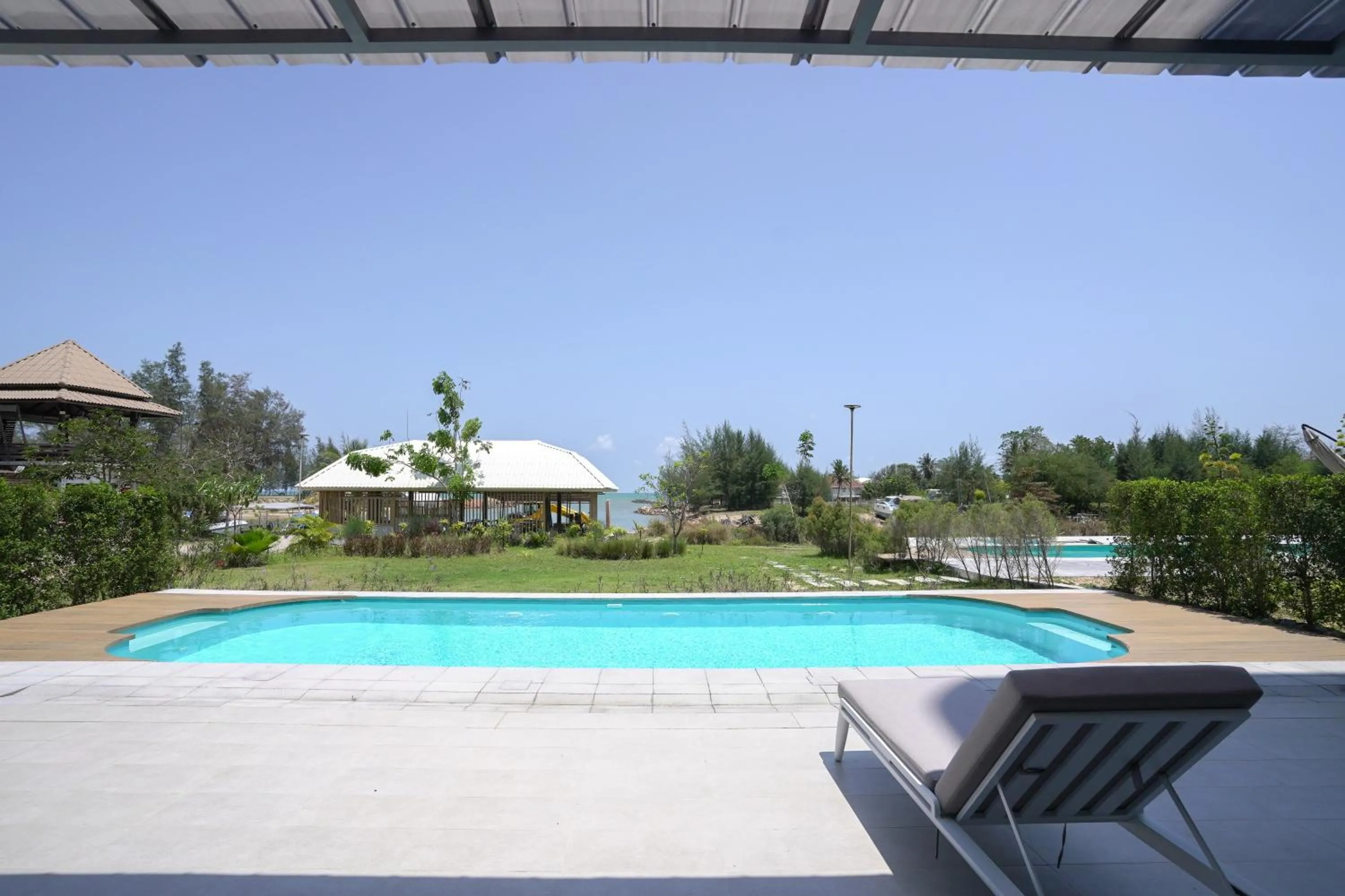 Koh Talu On Shore Hotel & Resort