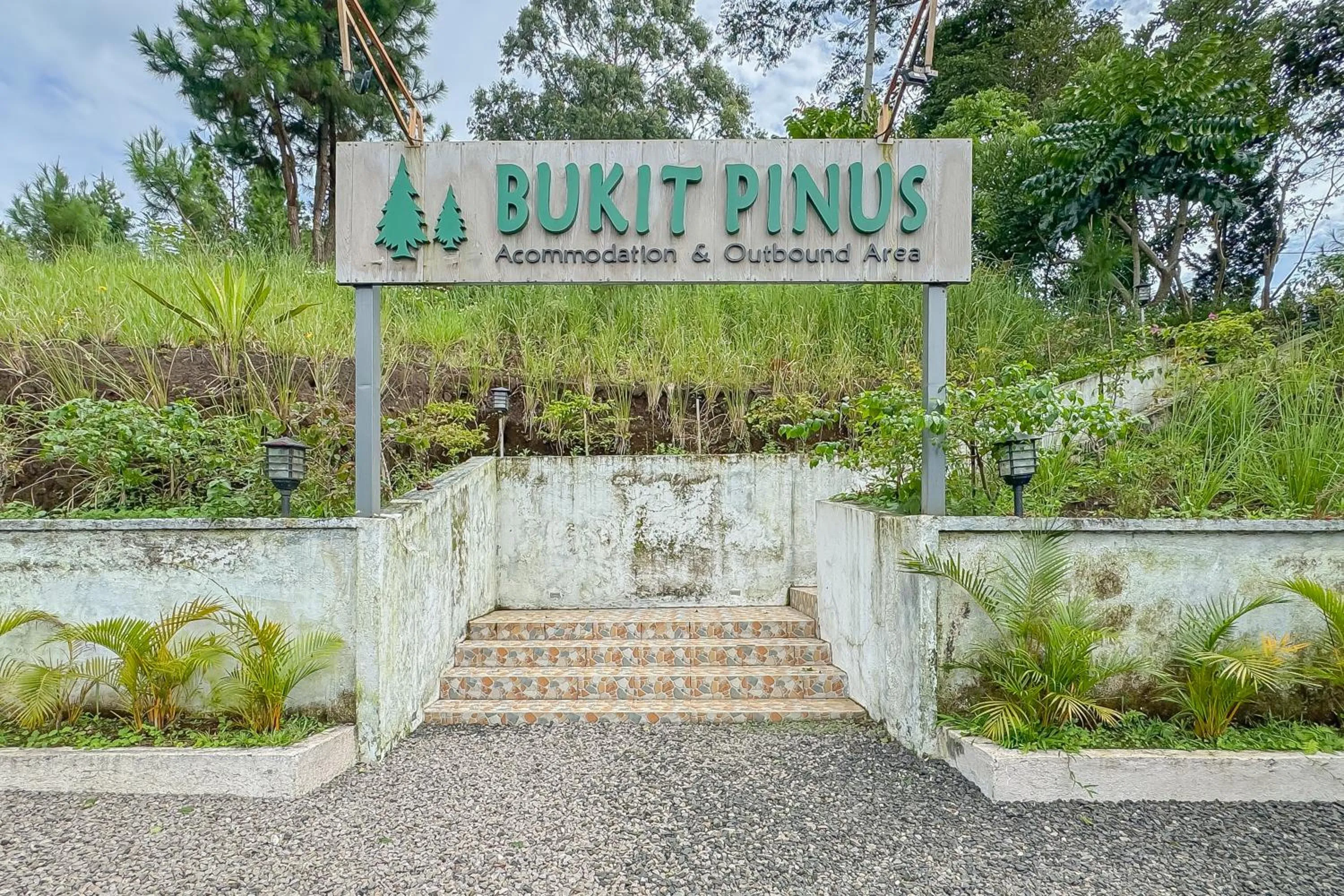 RedDoorz near Dusun Bambu Resort