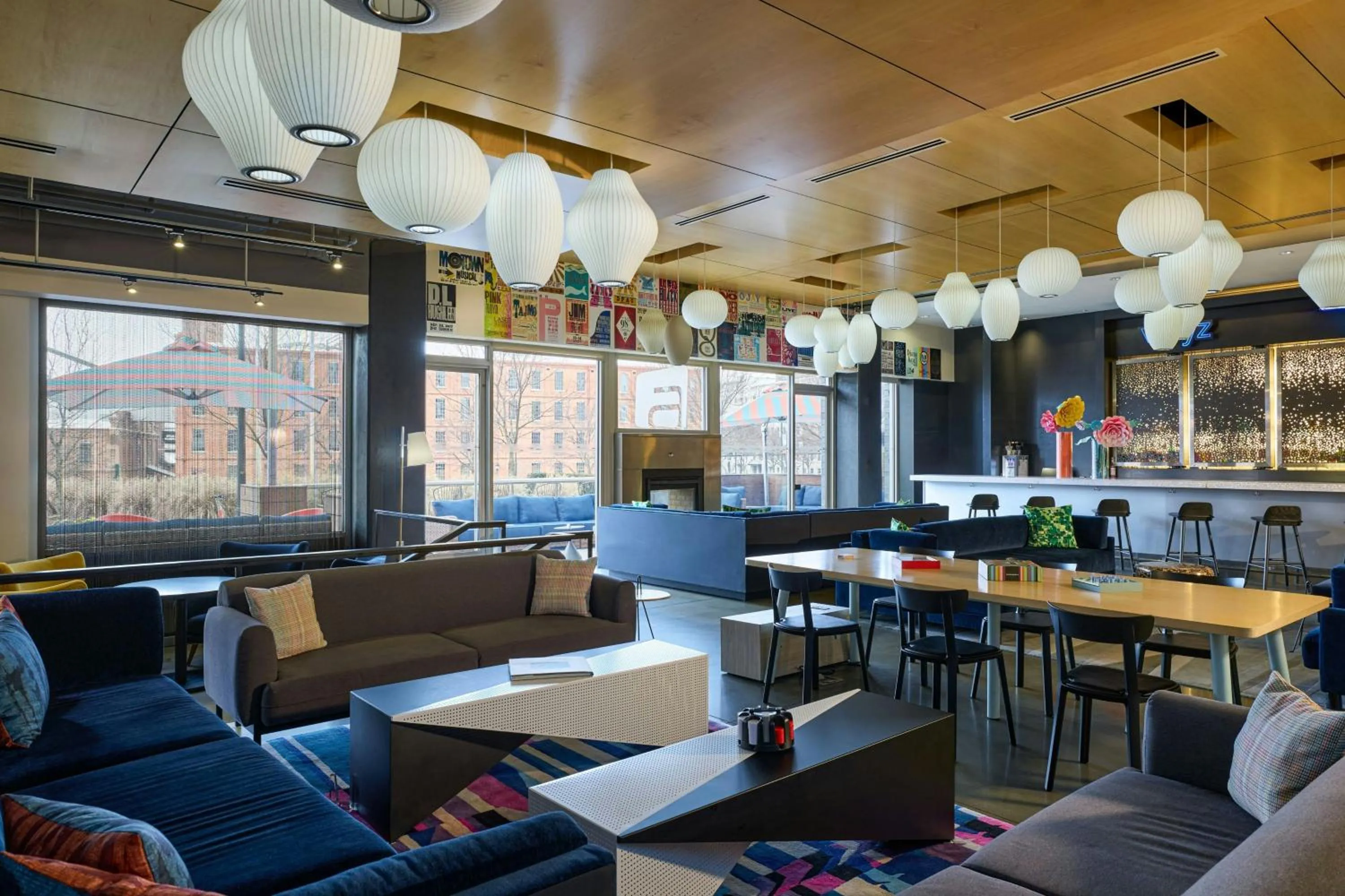 Lounge or bar in Aloft Durham Downtown