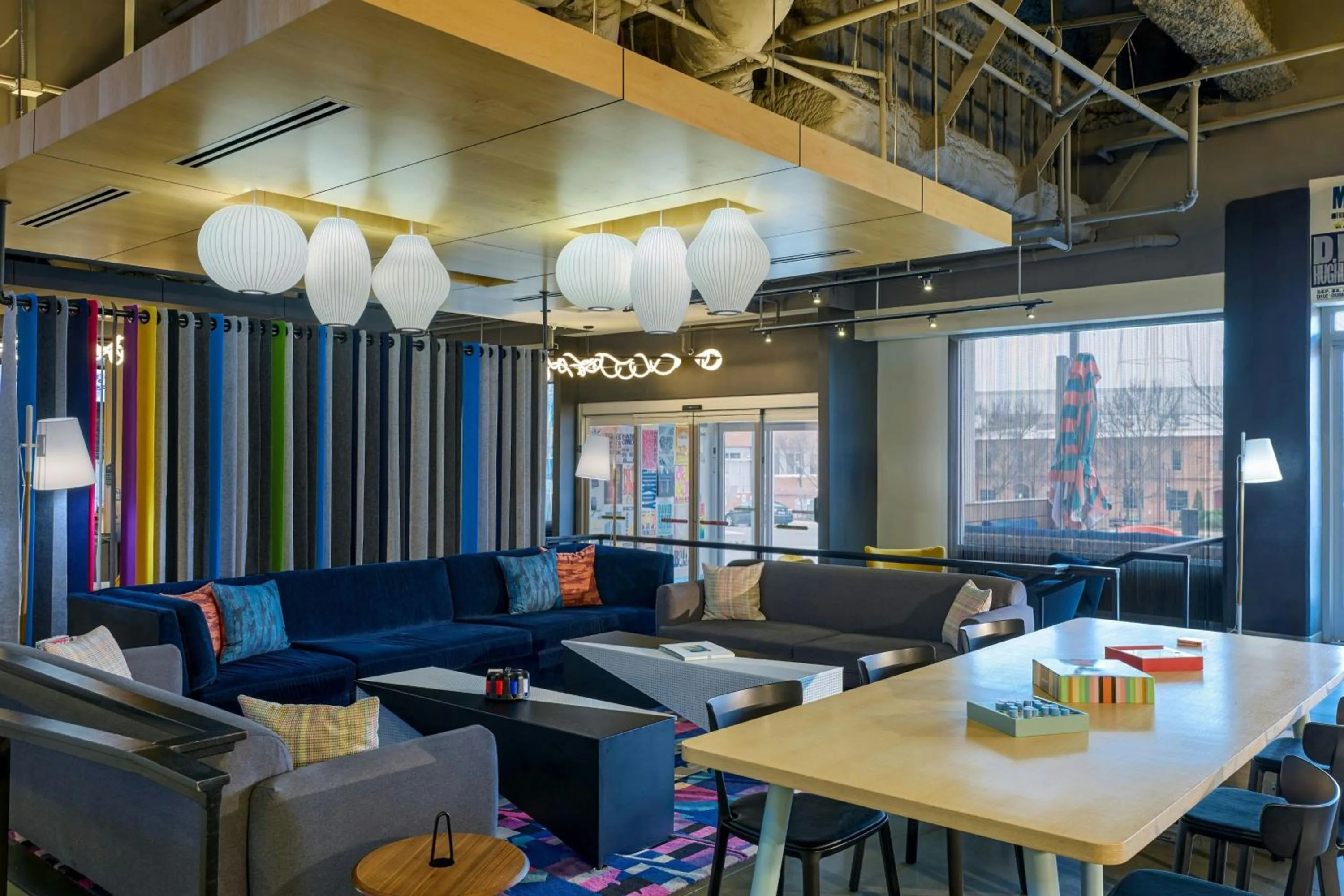 Lounge or bar in Aloft Durham Downtown