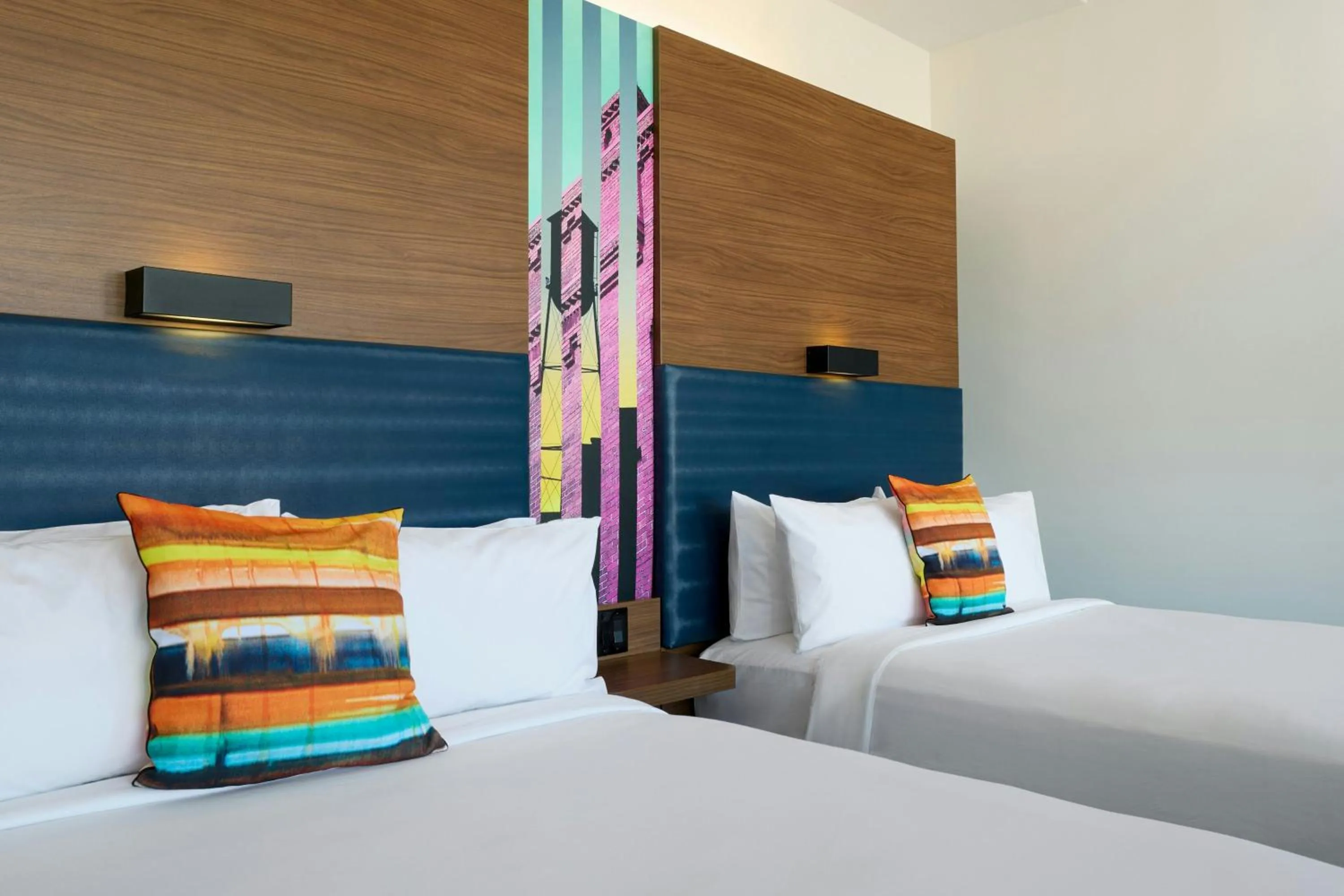 Photo of the whole room, Bed in Aloft Durham Downtown
