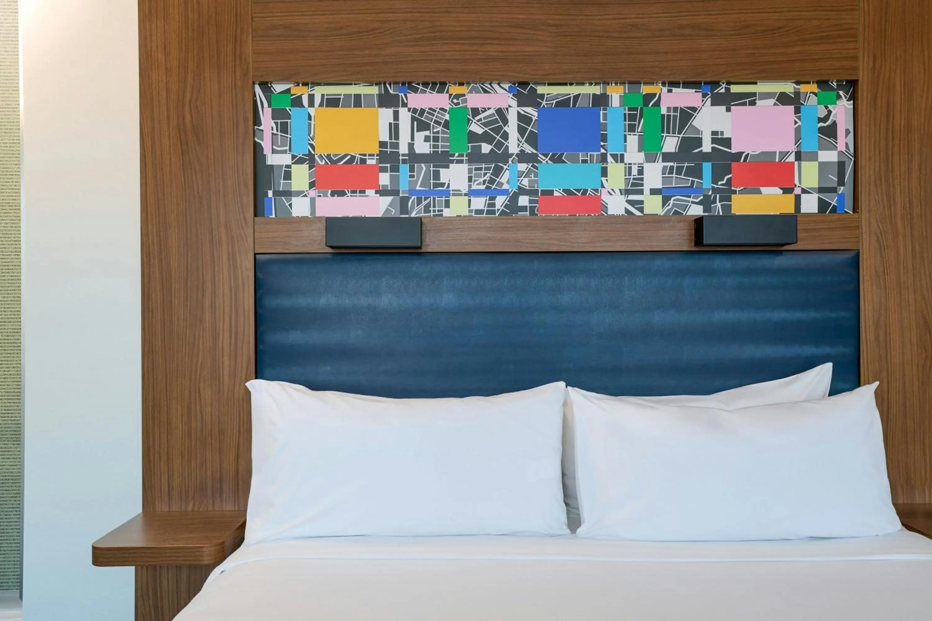 Photo of the whole room, Bed in Aloft Durham Downtown