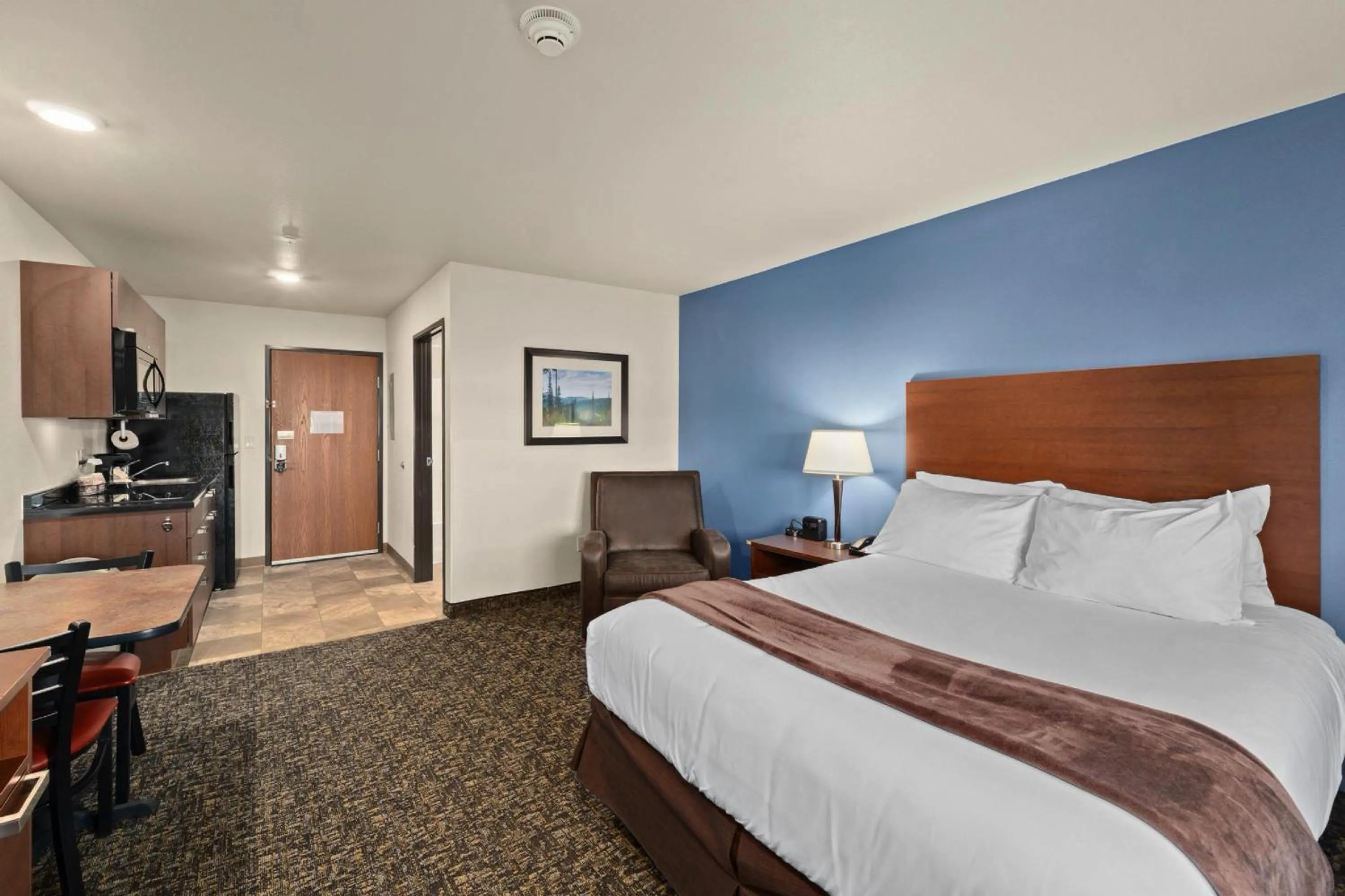 Bedroom, Bed in MainStay Suites Spokane Valley