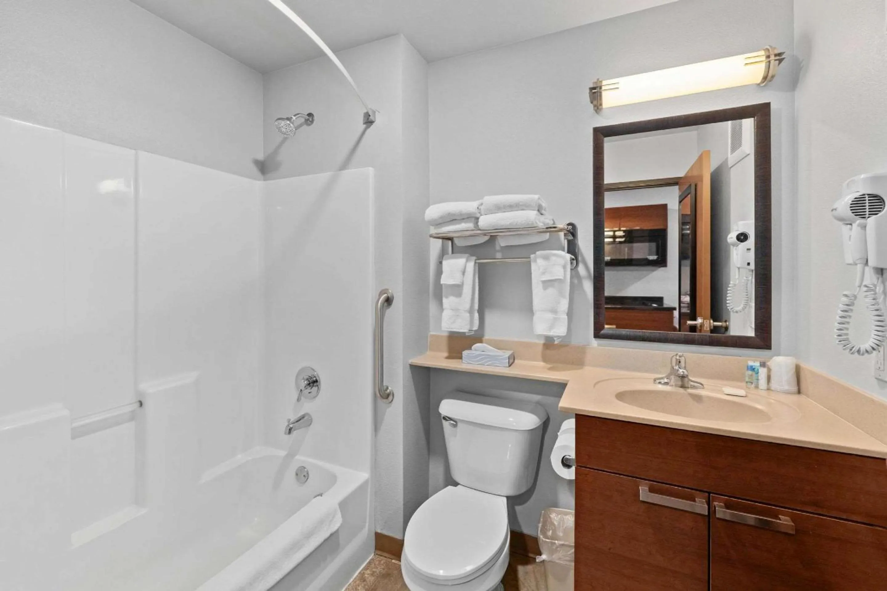 Bedroom in MainStay Suites Spokane Valley