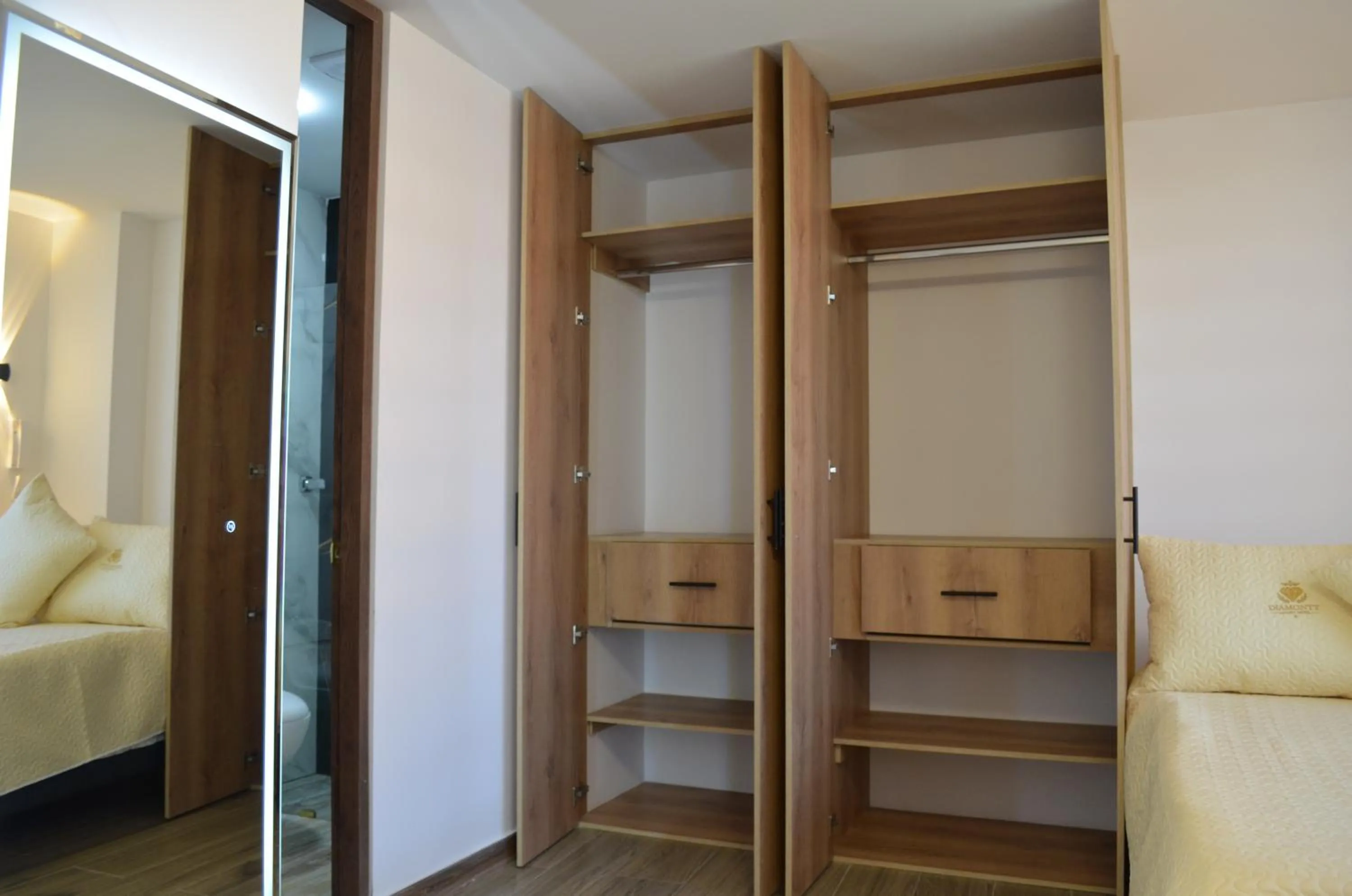 wardrobe, Bed in Hotel Diamond Luxury Tunja