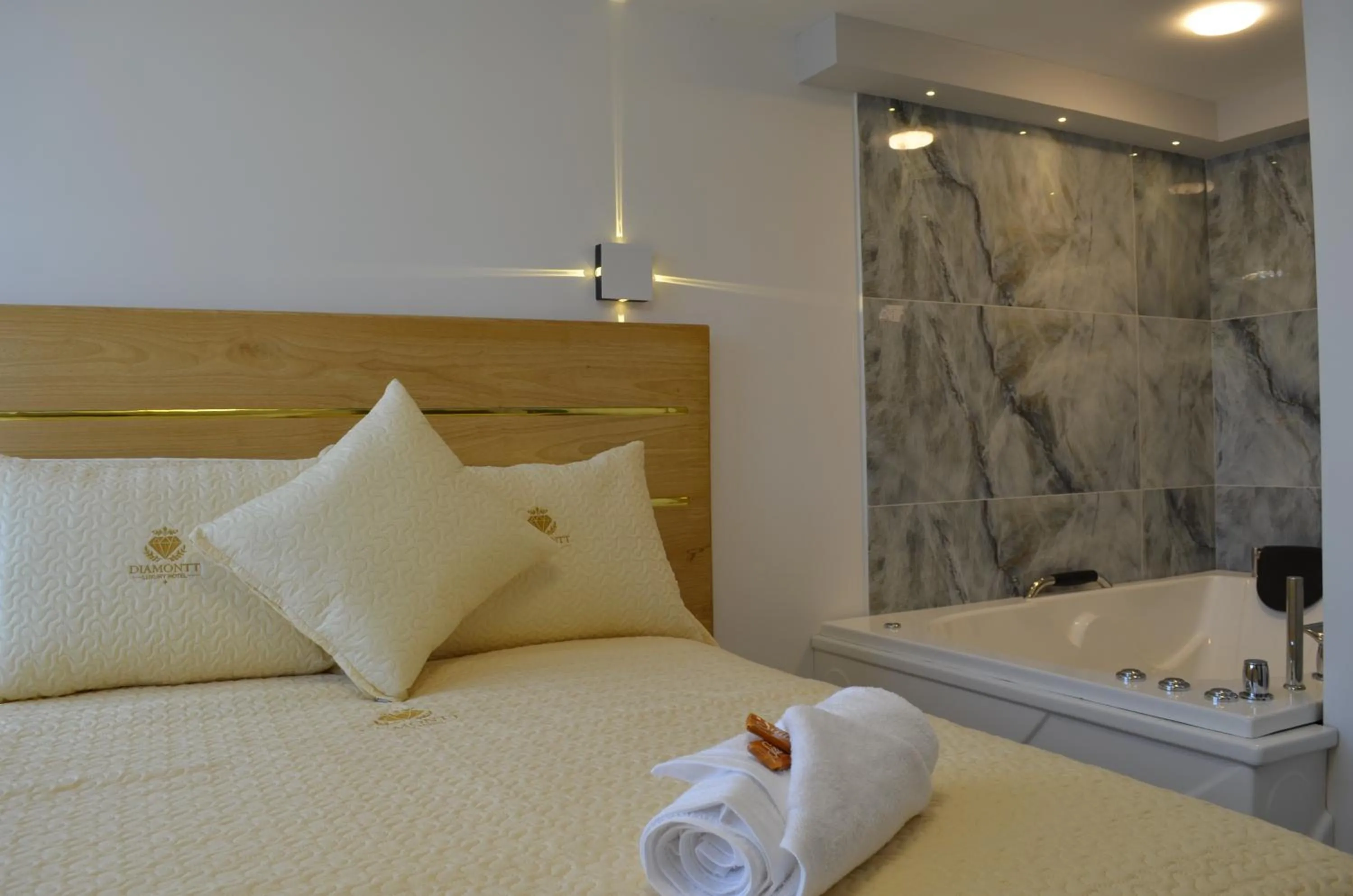 Toilet, Bed in Hotel Diamond Luxury Tunja
