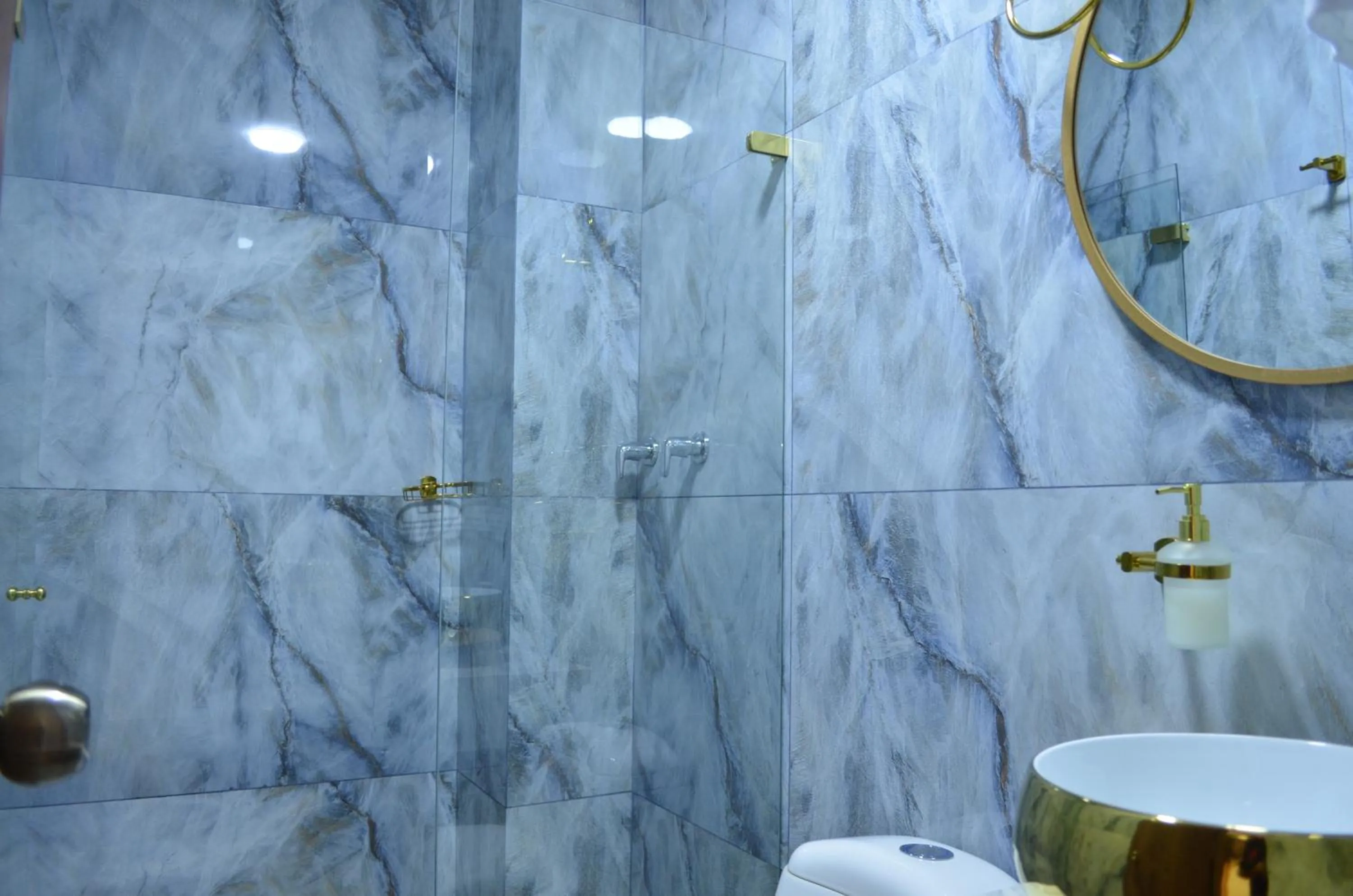 Shower in Hotel Diamond Luxury Tunja