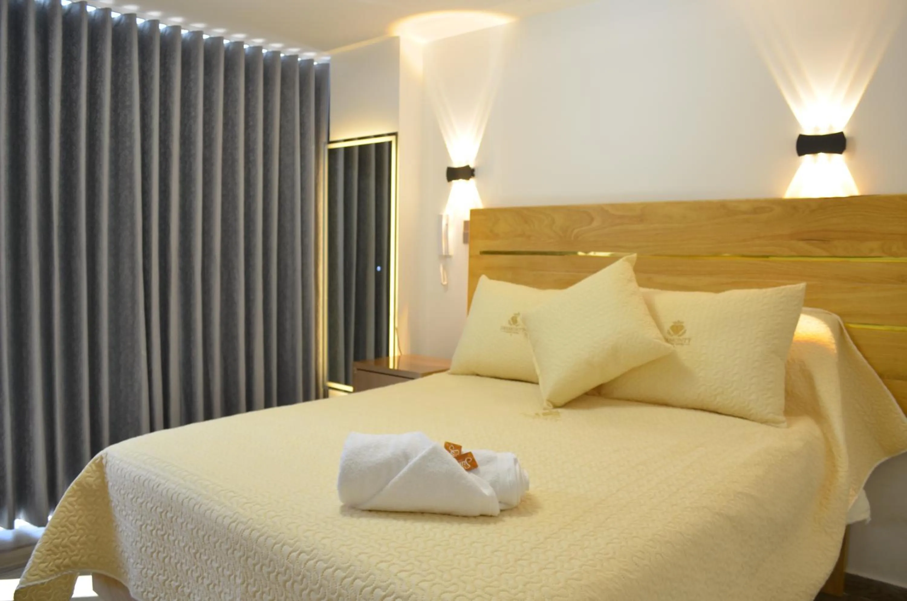 Toilet, Bed in Hotel Diamond Luxury Tunja