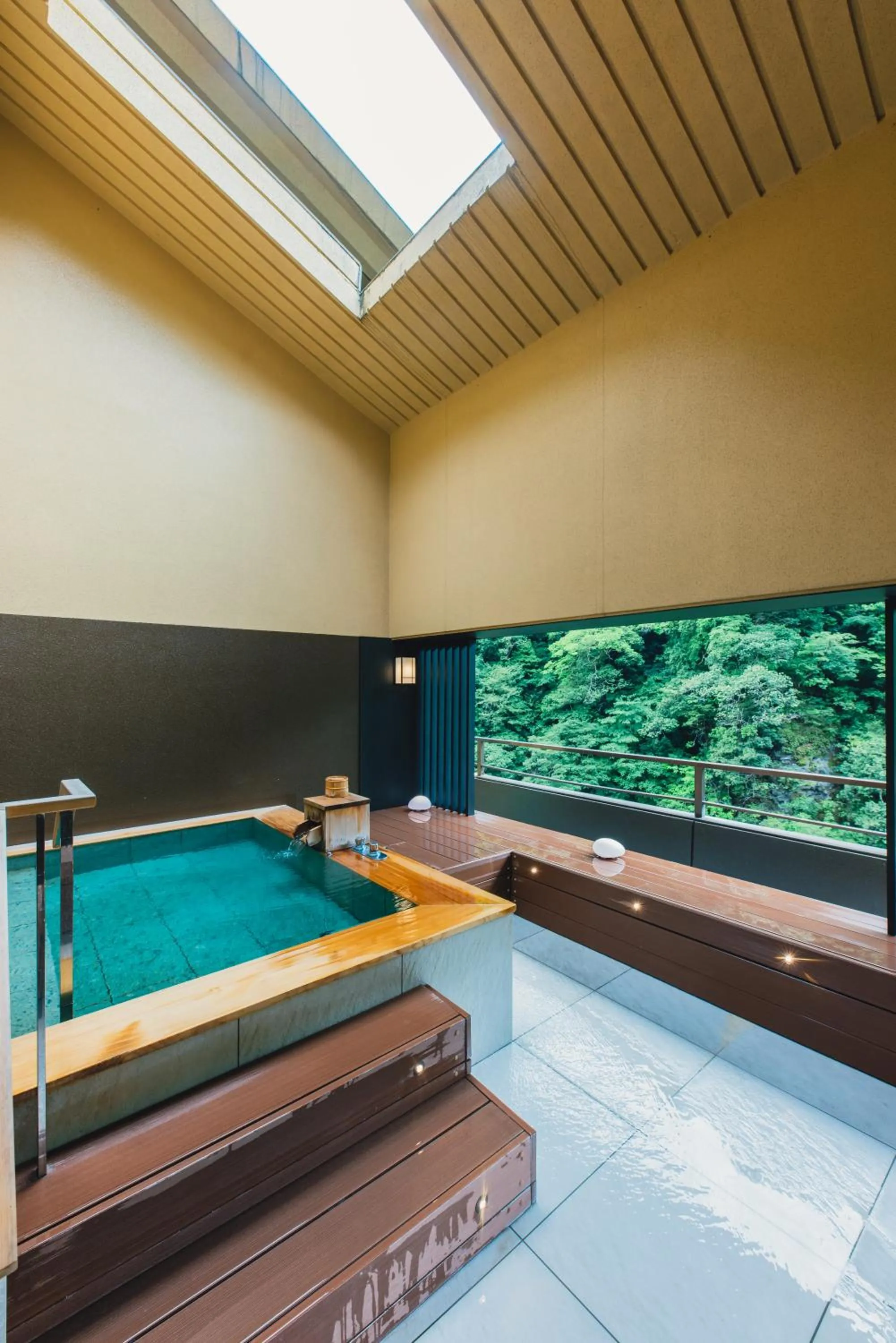 Open Air Bath in Tsuetate Onsen Hotel Hizenya
