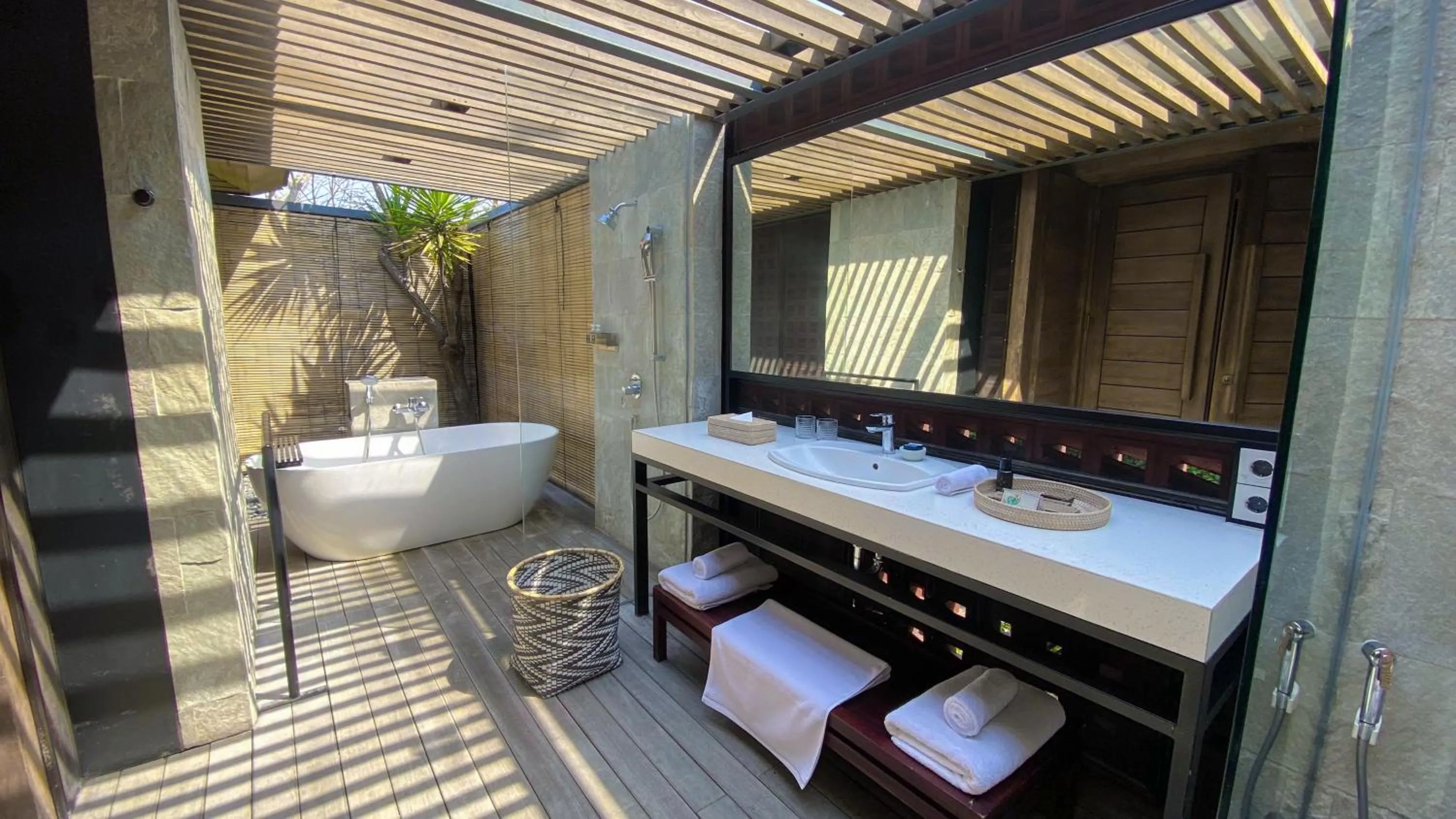 Bathroom in Djoglo Luxury Bungalow