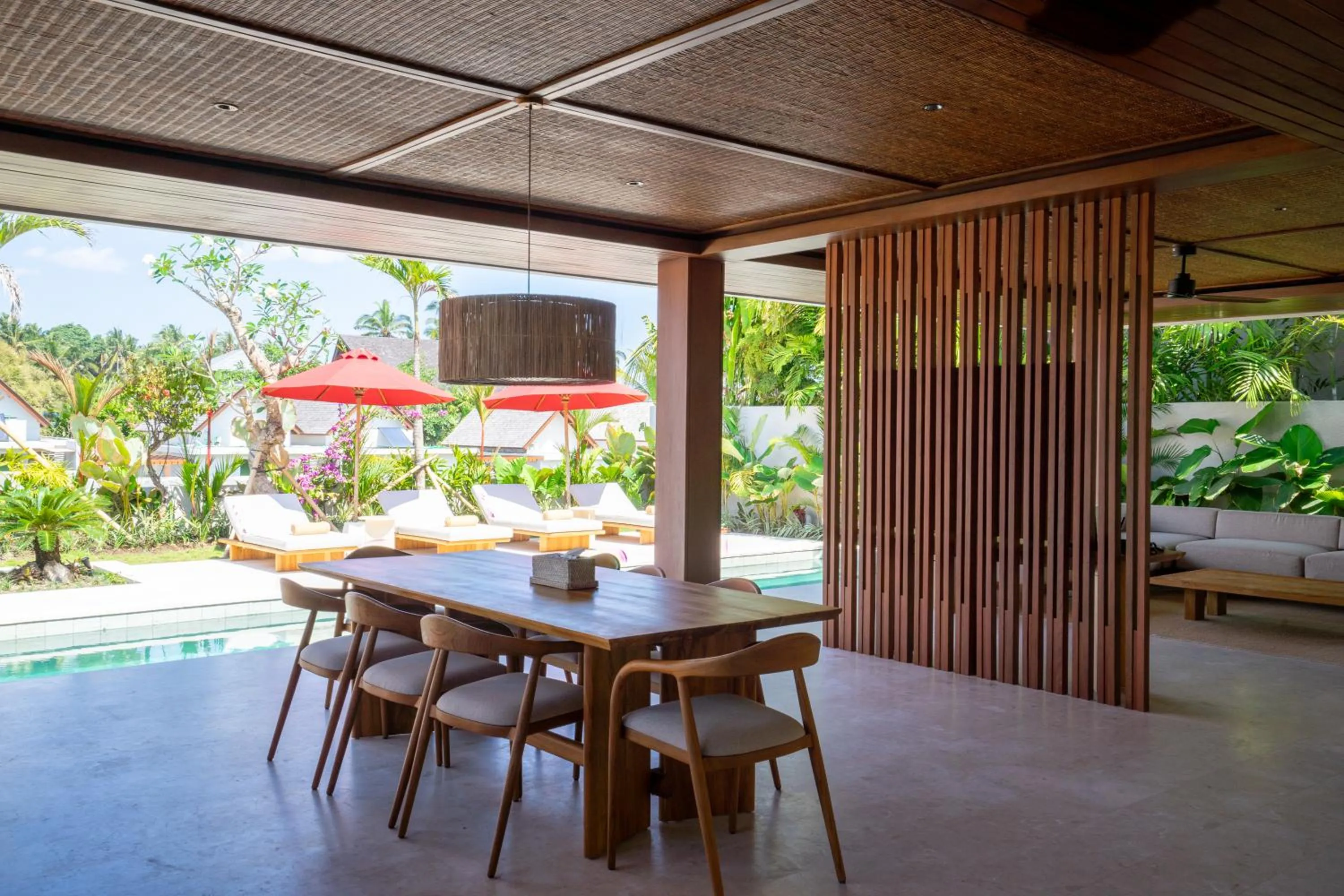 Dining area in Amarta Beach Retreat by Nakula