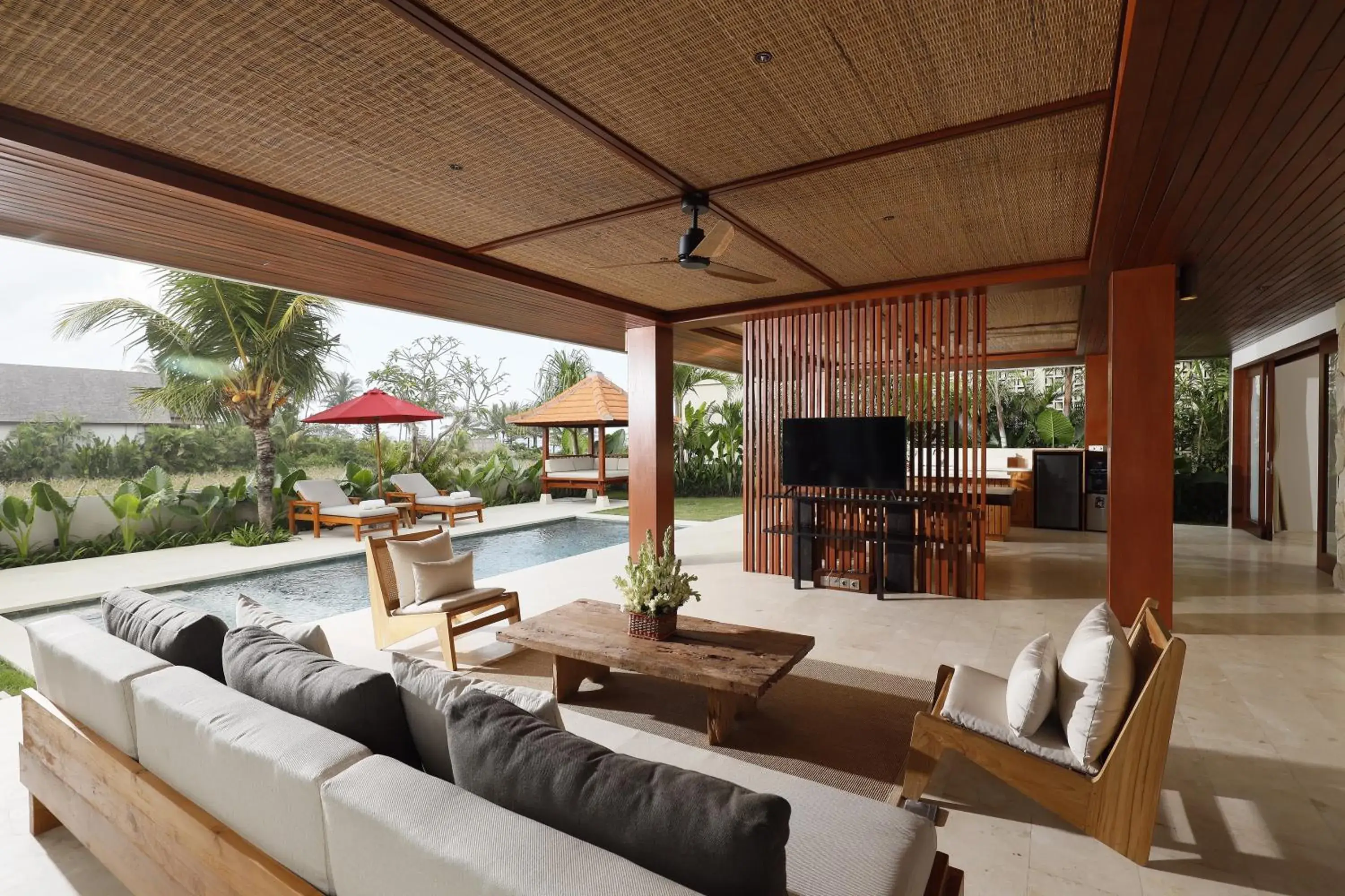 Living room in Amarta Beach Retreat by Nakula Living room in Amarta Beach Retreat by Nakula