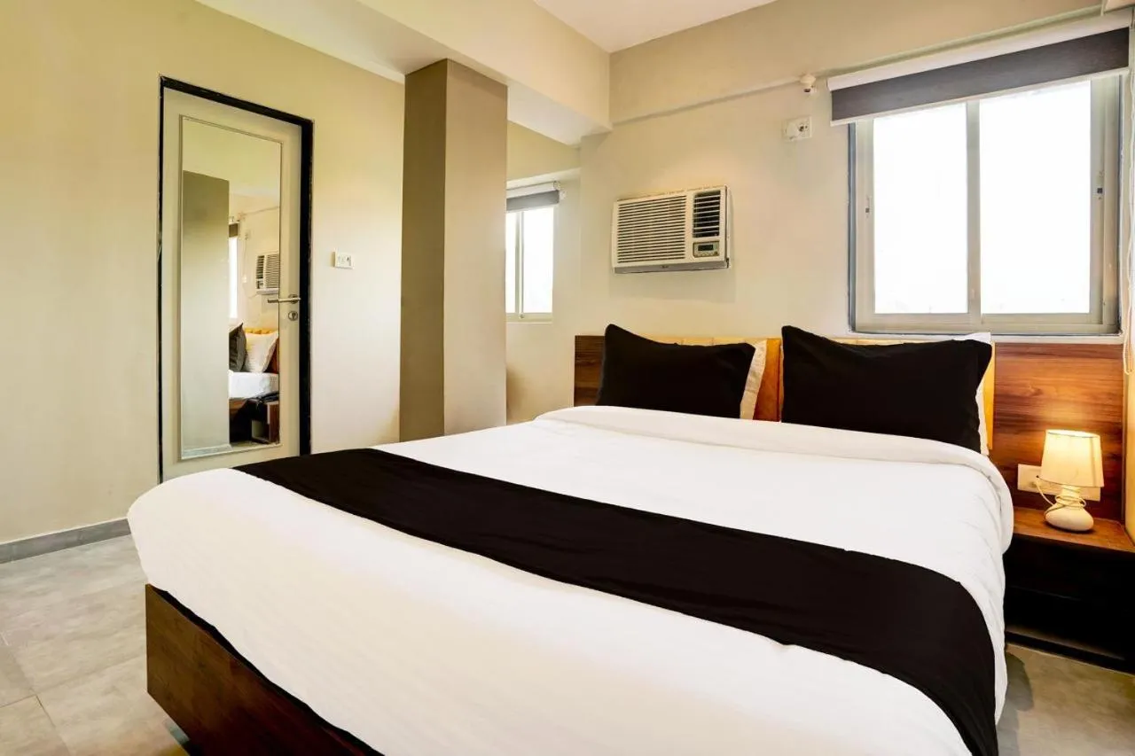 Deluxe Double Room in Vibes Inn Juhu