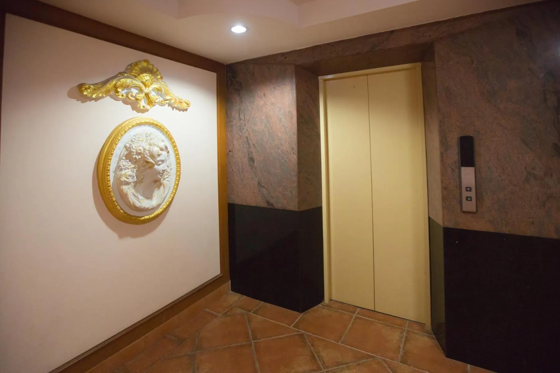 Property building in Navin Mansion 3 Pattaya