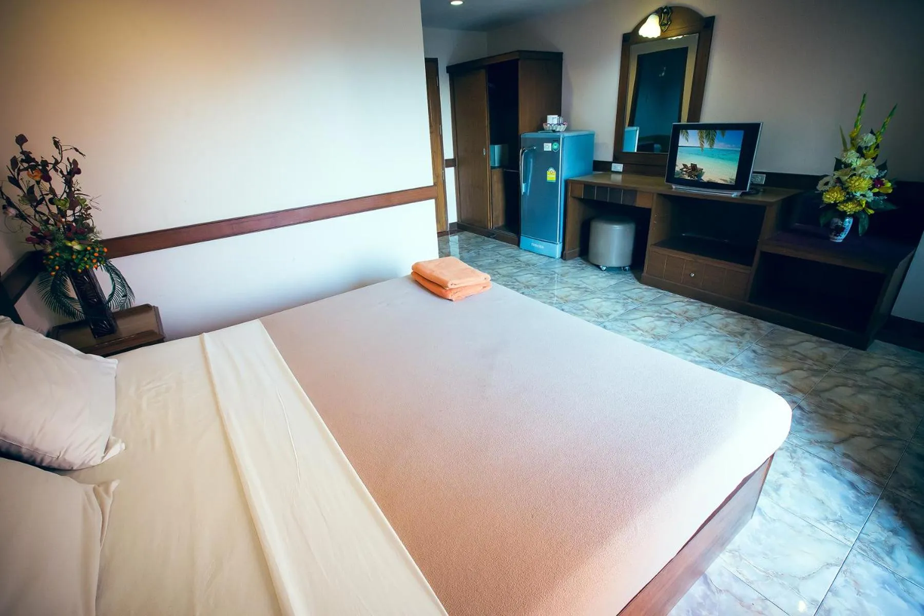 Bed in Navin Mansion 3 Pattaya