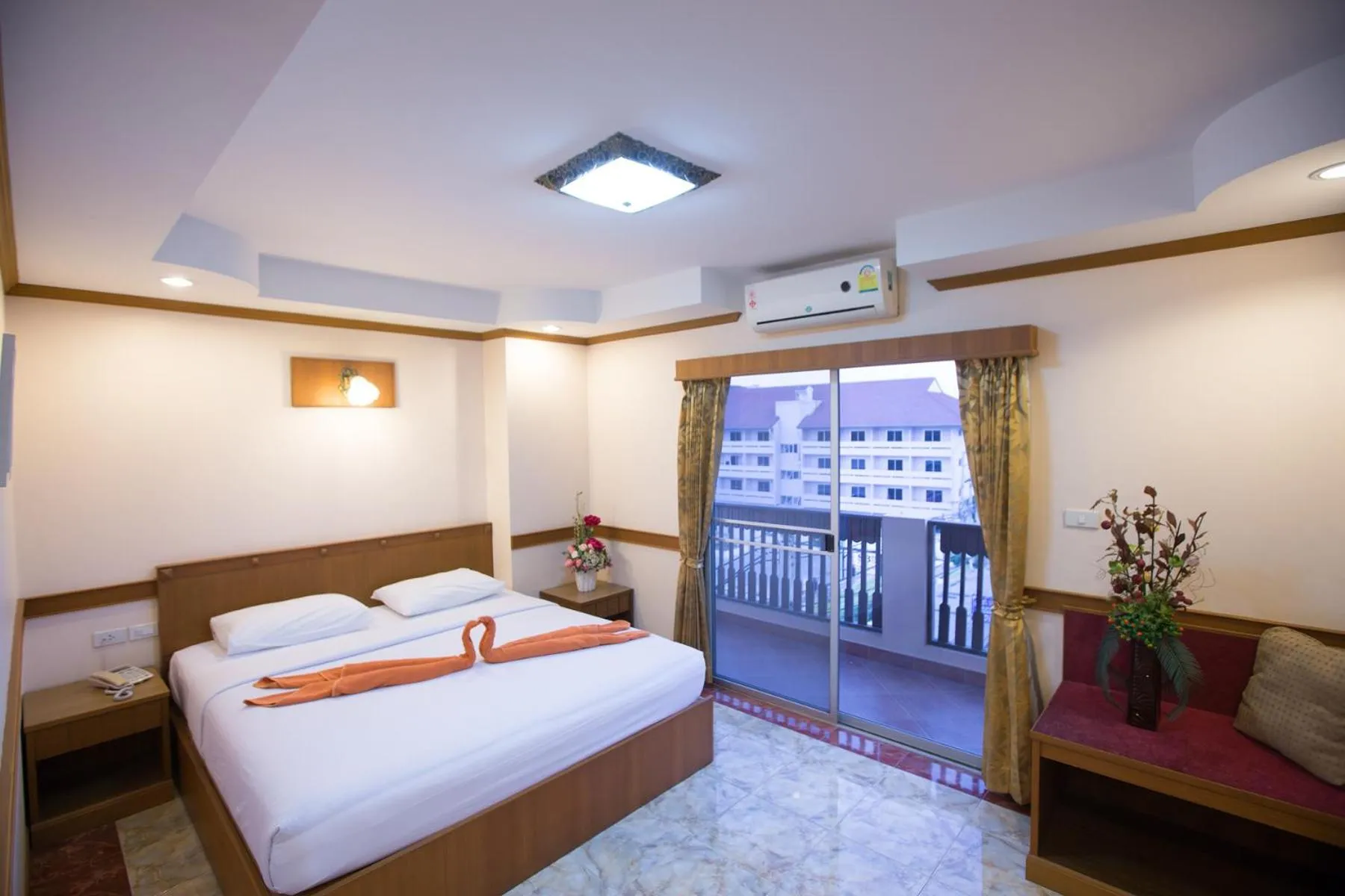 Bed in Navin Mansion 3 Pattaya