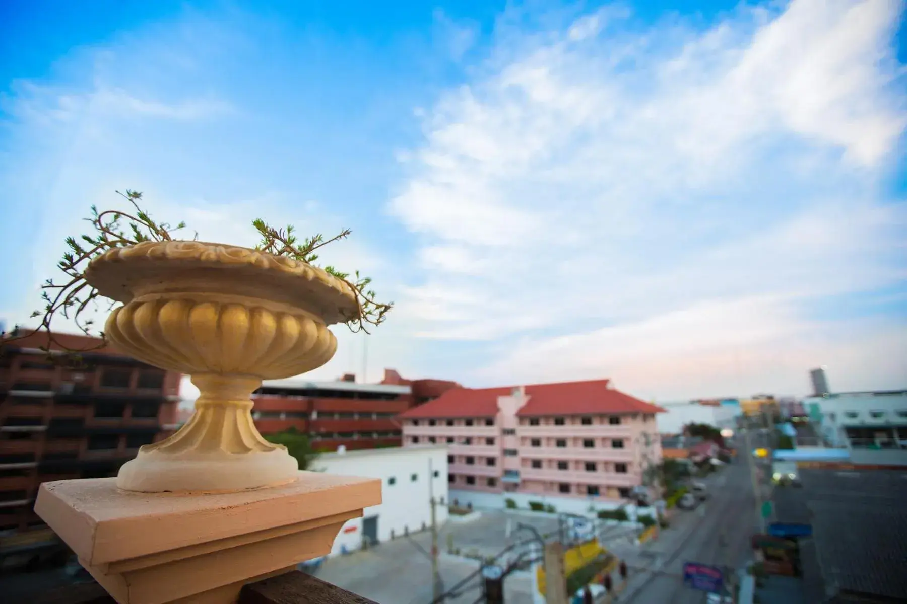 Day in Navin Mansion 3 Pattaya Day in Navin Mansion 3 Pattaya