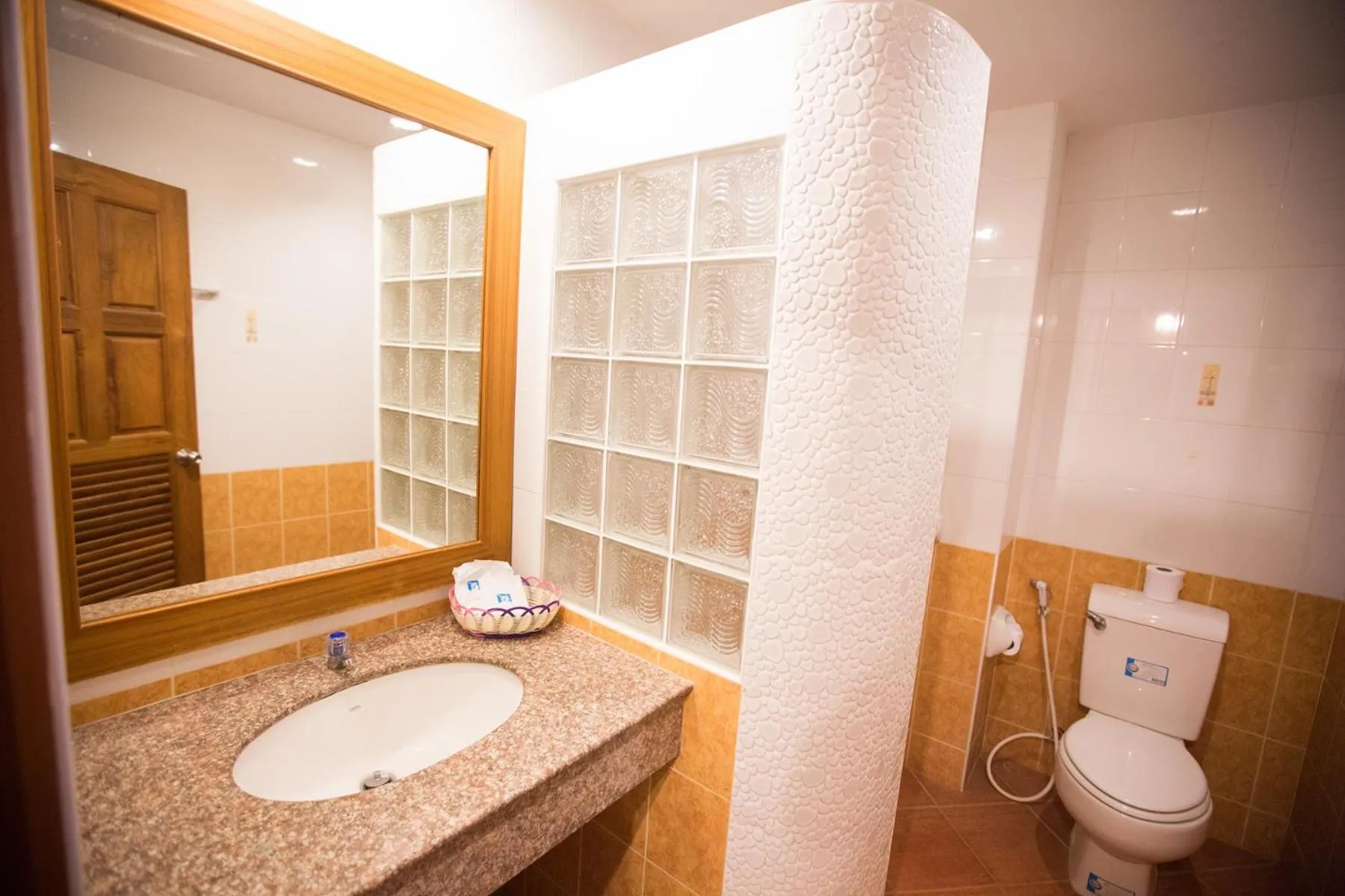 Toilet in Navin Mansion 3 Pattaya