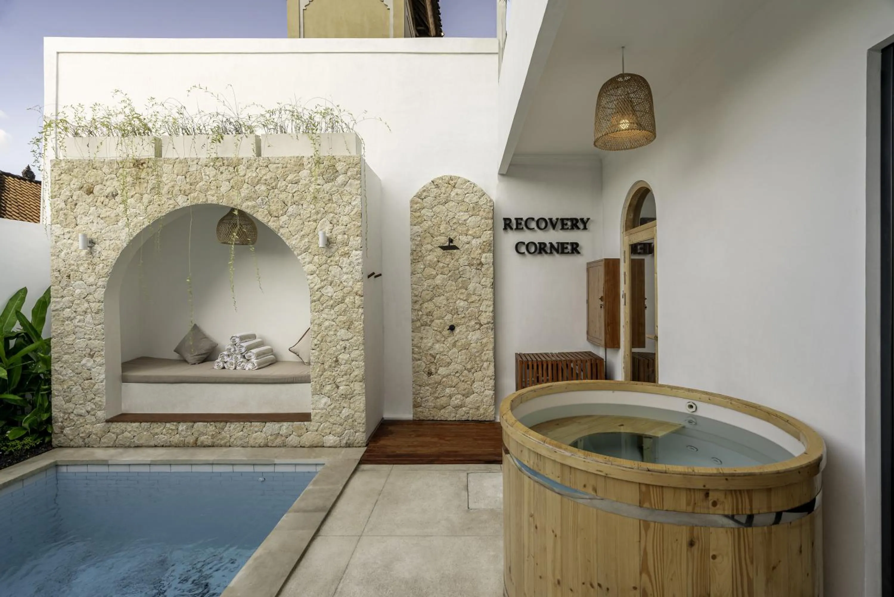 Swimming pool in Casa Amor by GORO