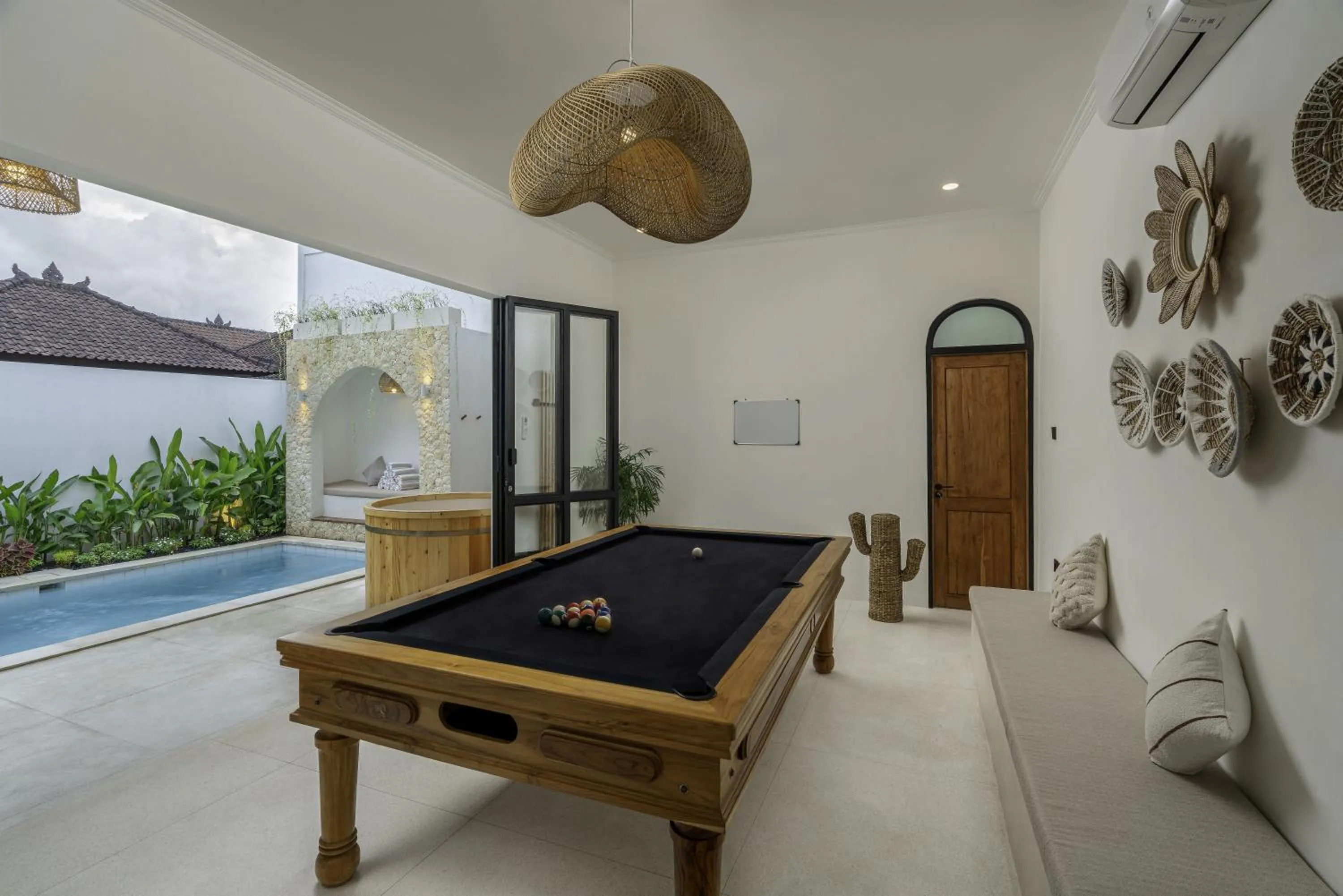 Billiard in Casa Amor by GORO