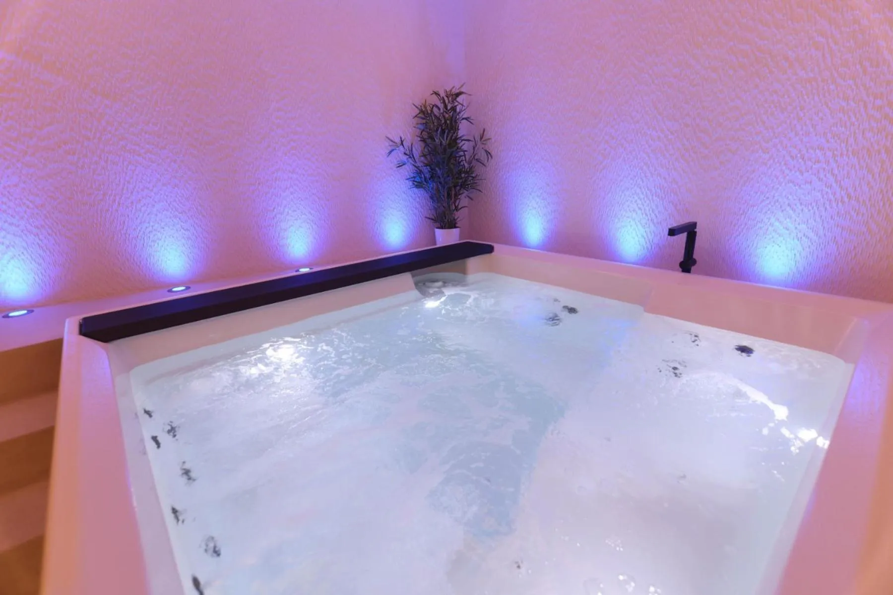 Hot Tub in Garni Hotel Galeria