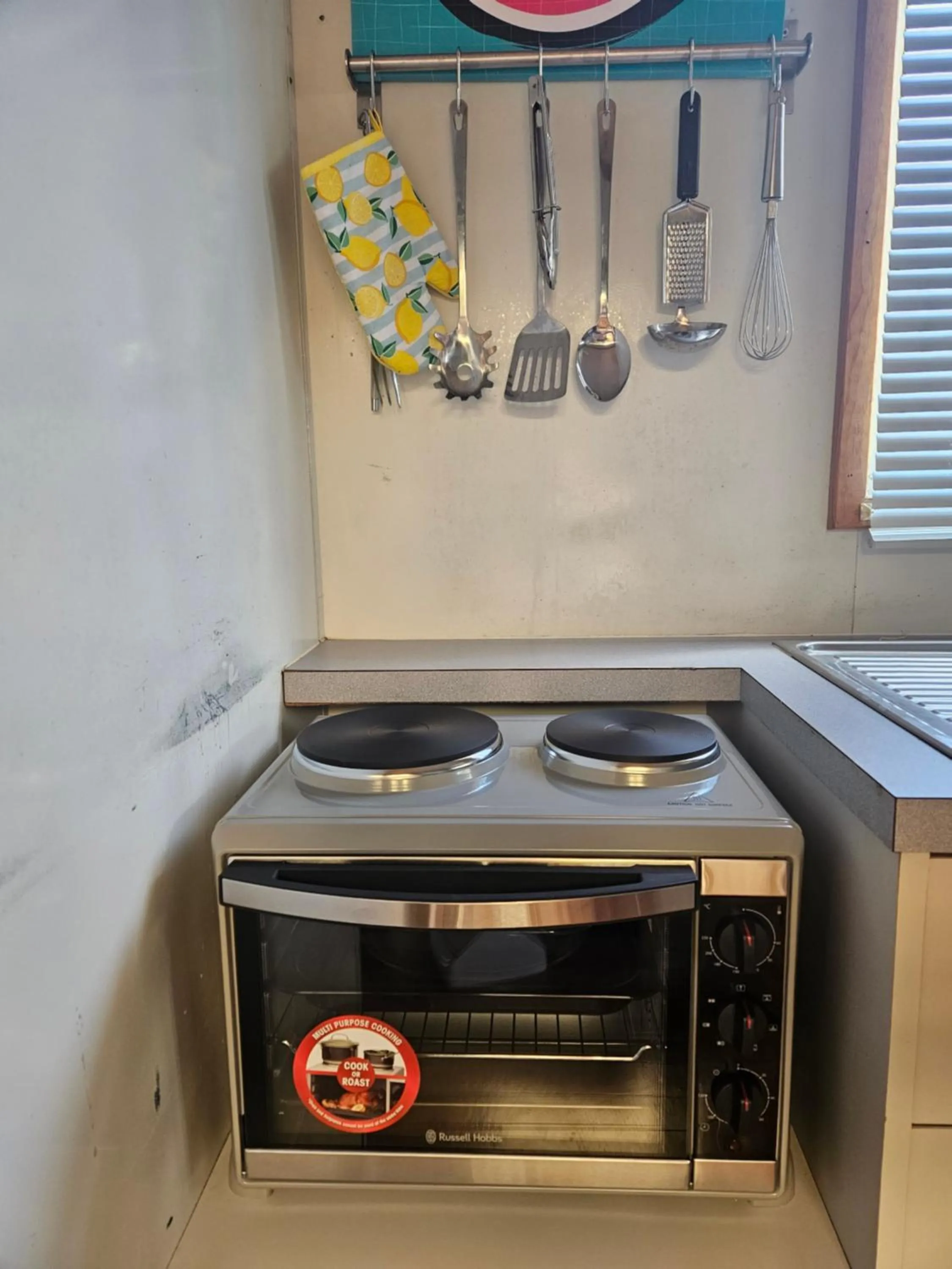 Kitchen or kitchenette in Leander Reef Holiday Park
