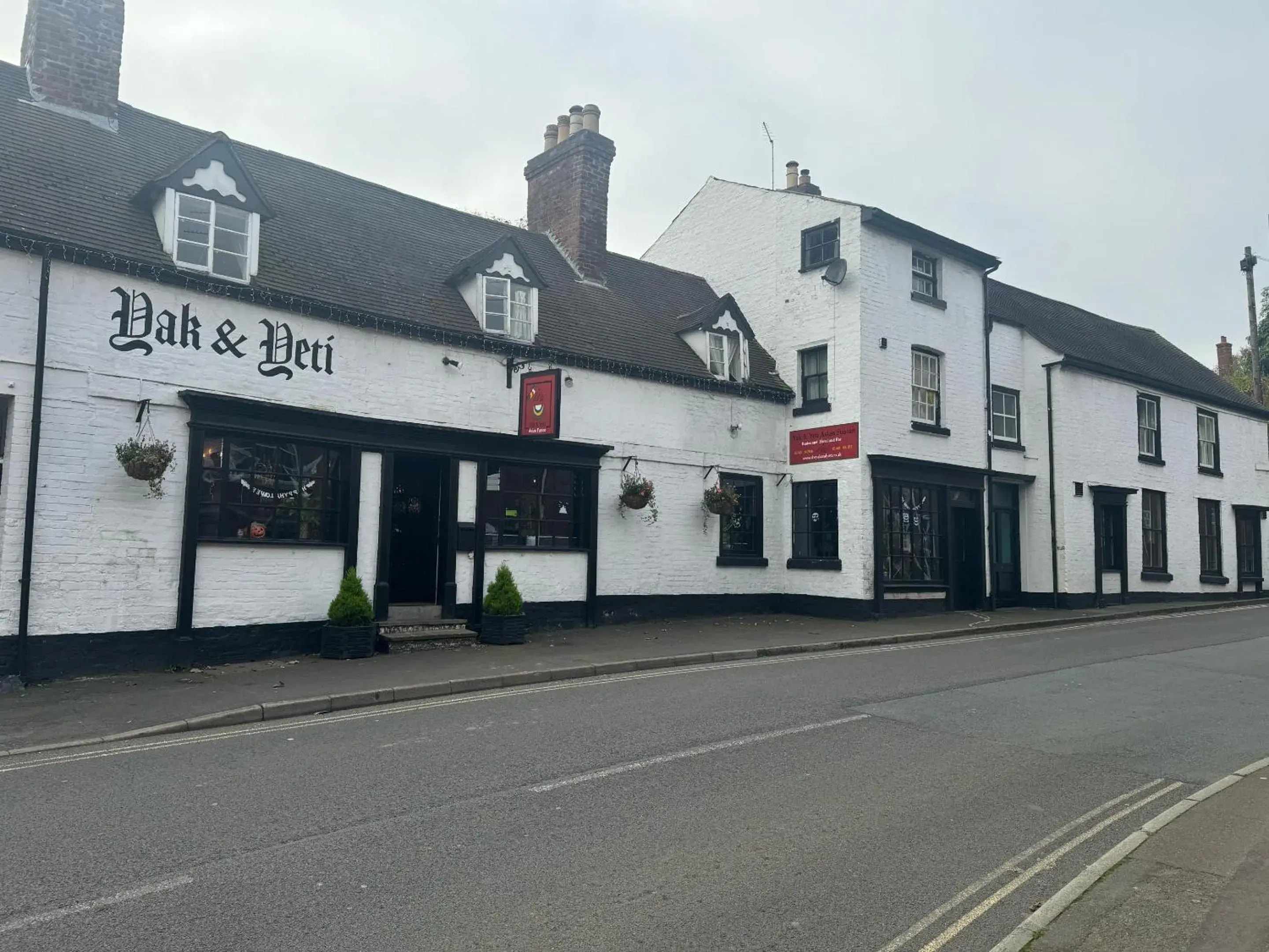 Quadruple Room with Bath in Yak & Yeti Quadruple Room with Bath in Yak & Yeti