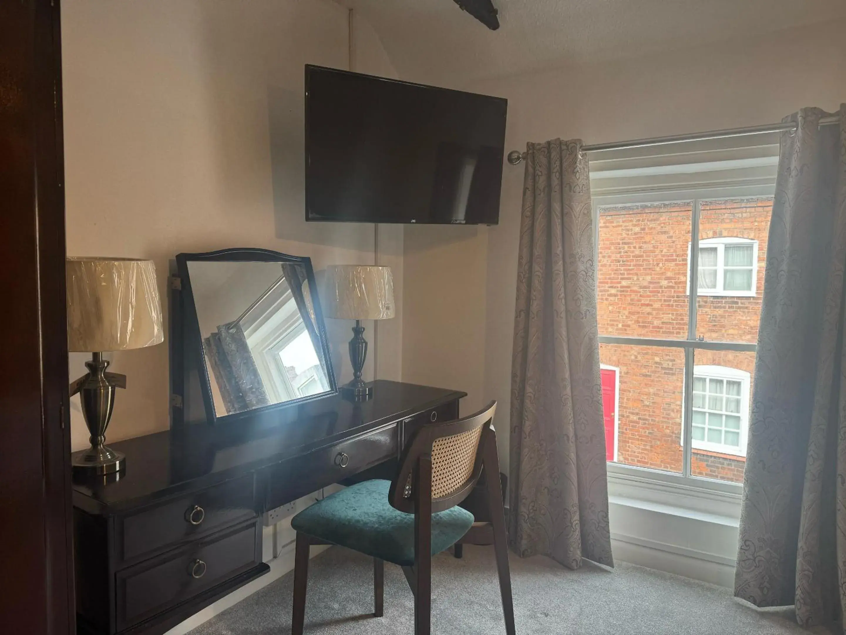 Quadruple Room with Bath in Yak & Yeti Quadruple Room with Bath in Yak & Yeti